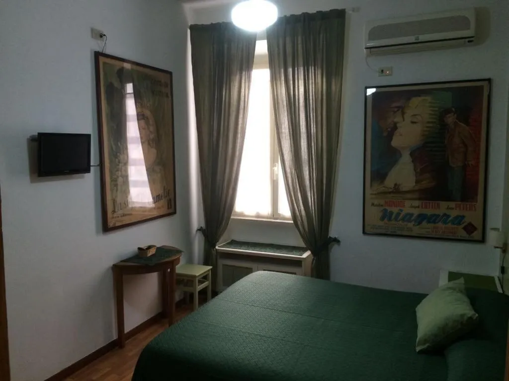 Photo of the whole room, Bed in Vacanze Romane 2