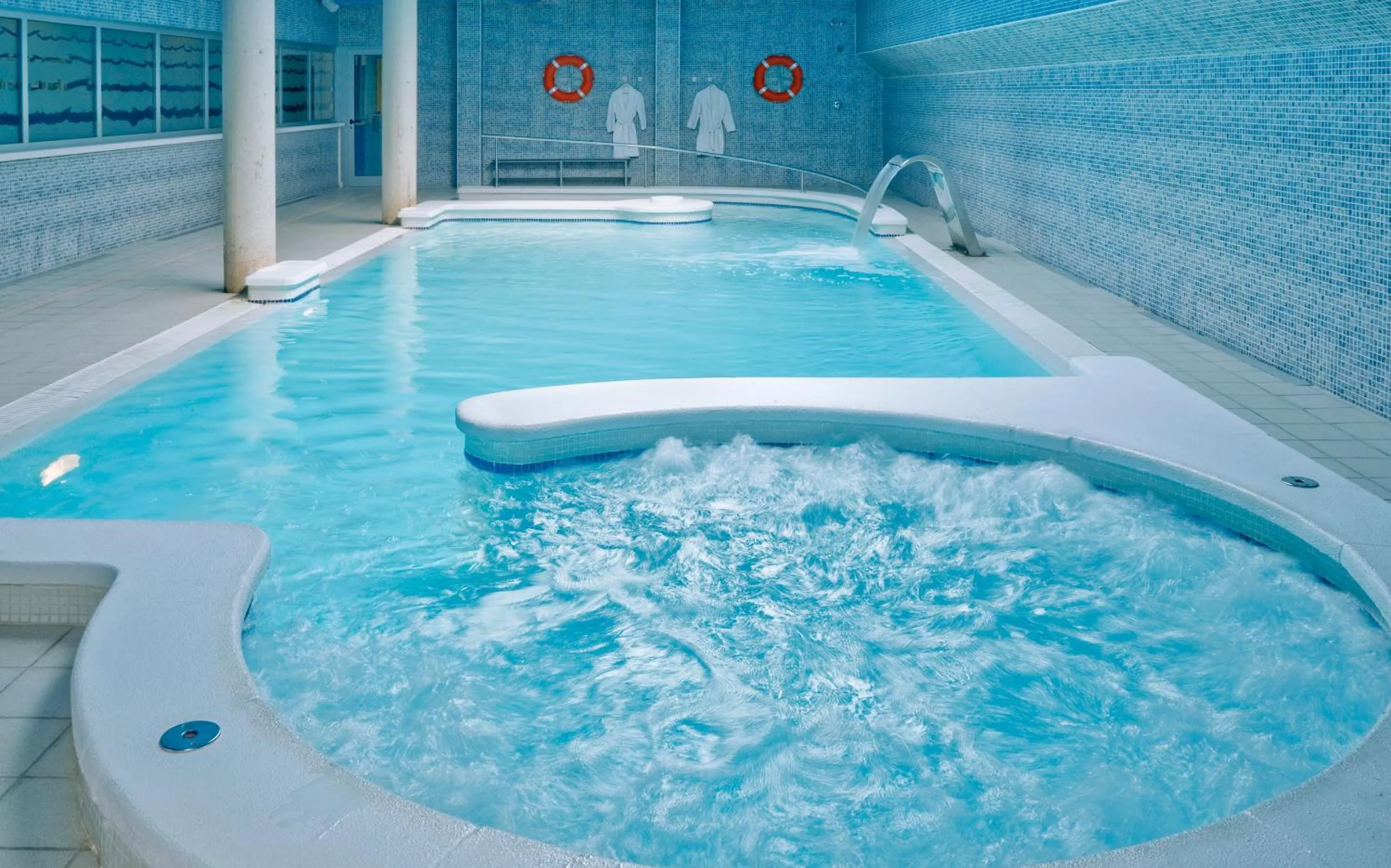 Swimming pool in Hotel Montemar Maritim