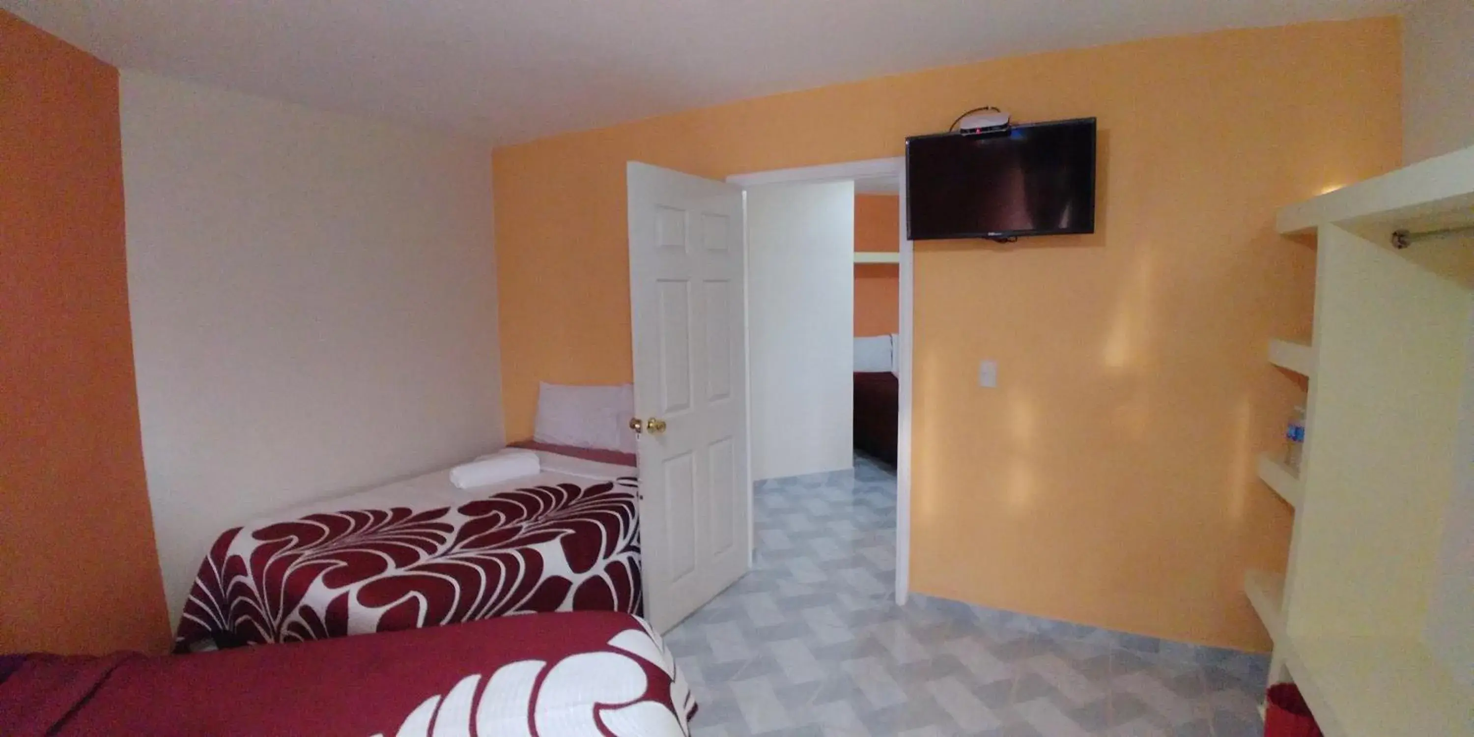 Family Room in Hotel Roseville Family Room in Hotel Roseville