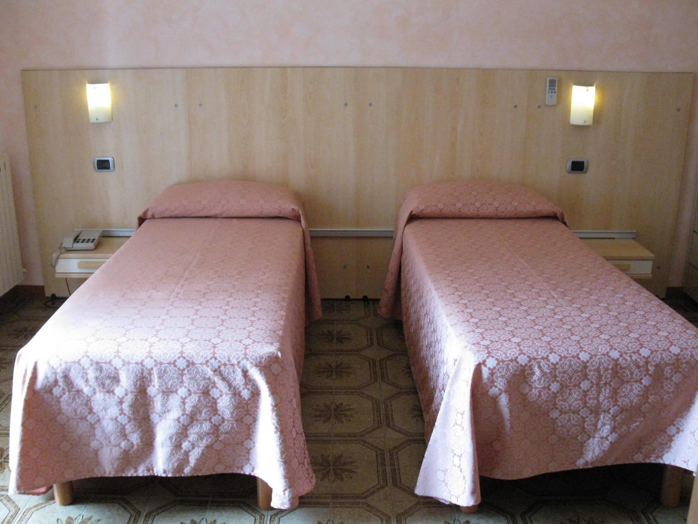 Photo of the whole room, Bed in La Collina