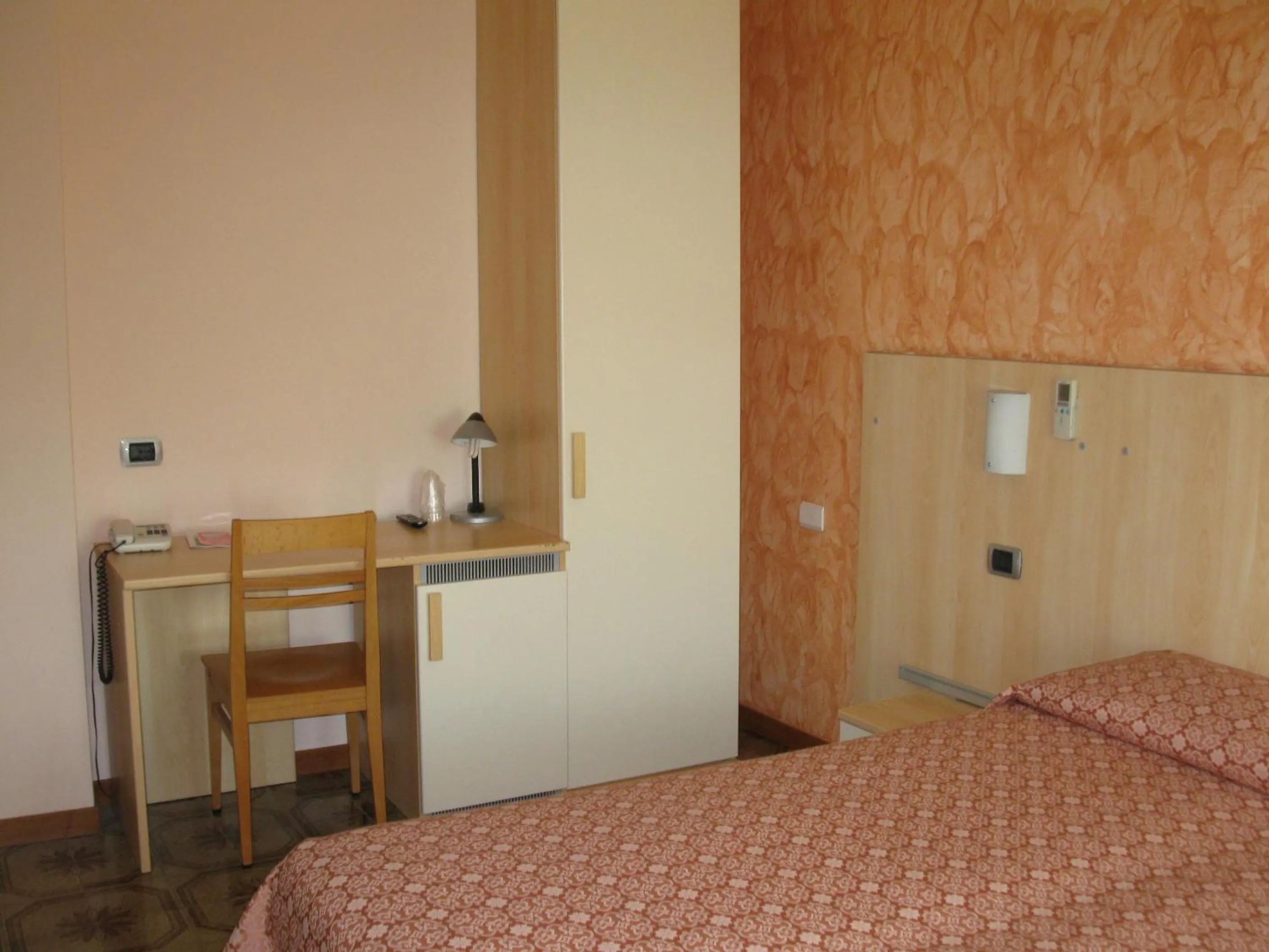 Photo of the whole room, Bed in La Collina