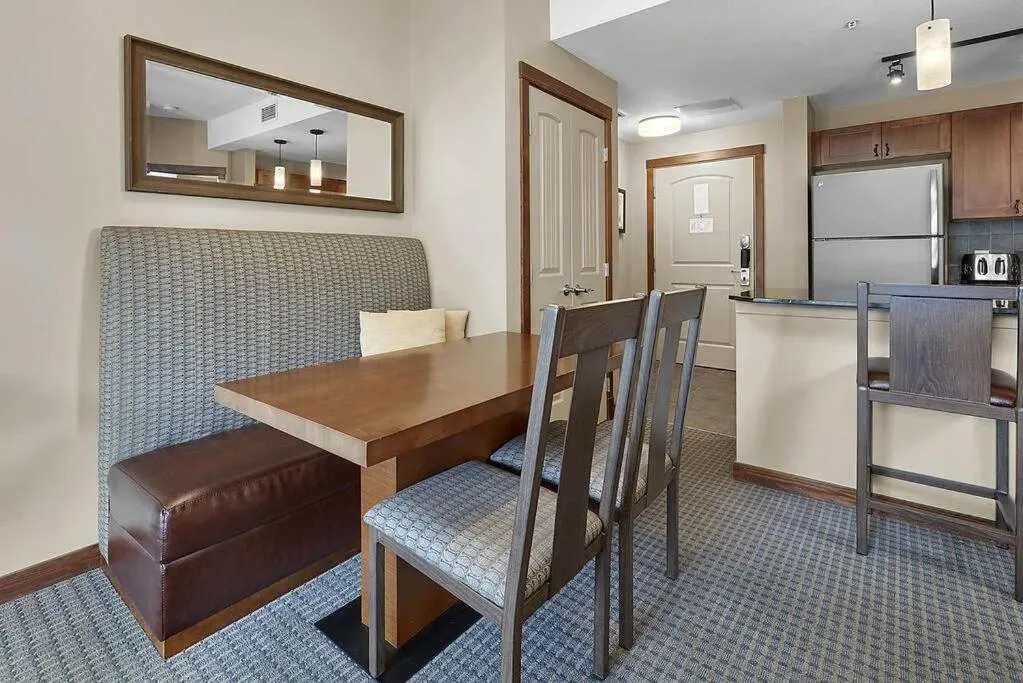 Mountain View Escape with open hot tub, Views!!