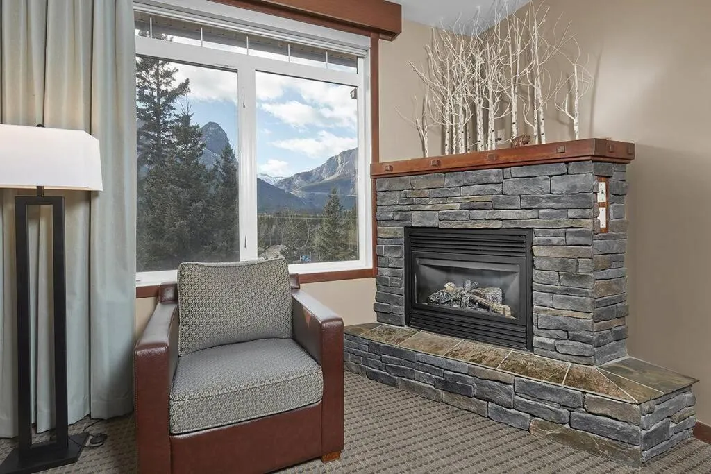 Mountain View Escape with open hot tub, Views!!