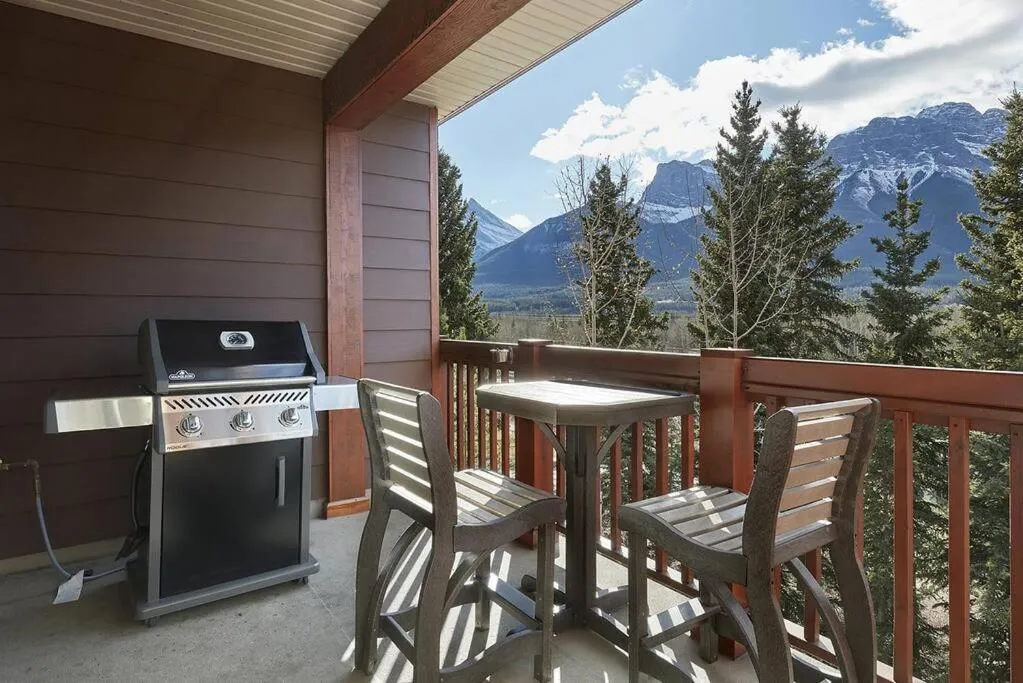 Mountain View Escape with open hot tub, Views!!