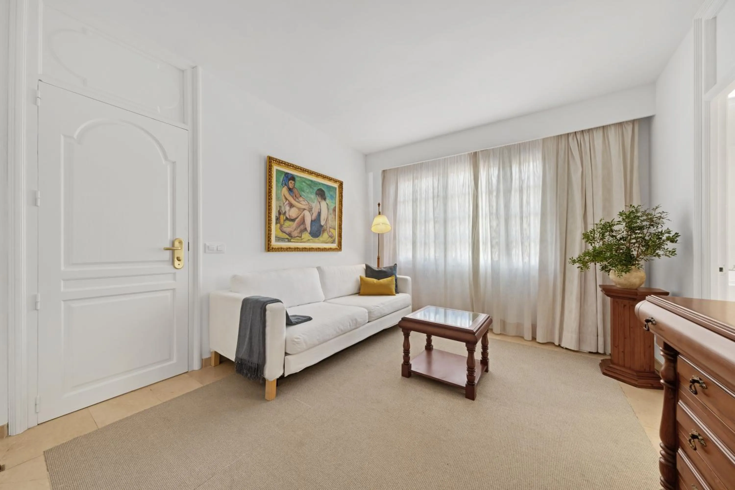 Living room, Bed in La Moraleja The Quiet Hotel - Adults Only