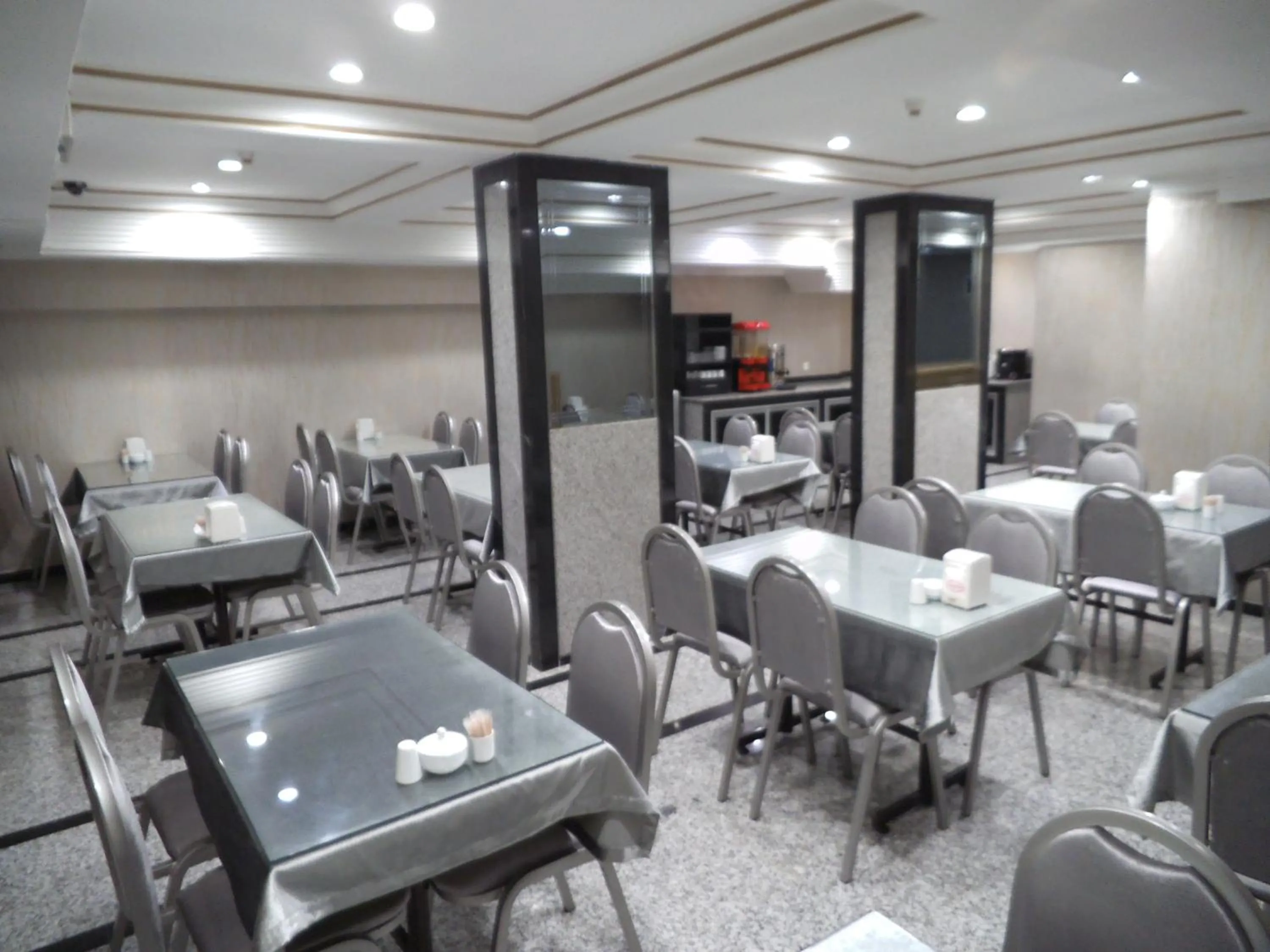 Restaurant/places to eat in Grand Oral Hotel