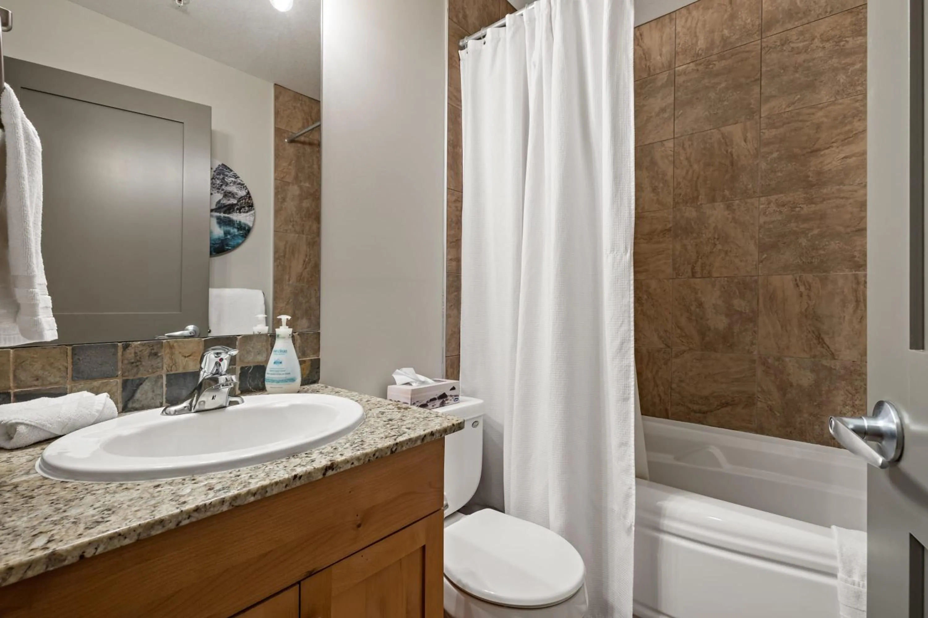 RidgeView Loft - Top Floor 2 Bed 2 Bath, Amazing Views