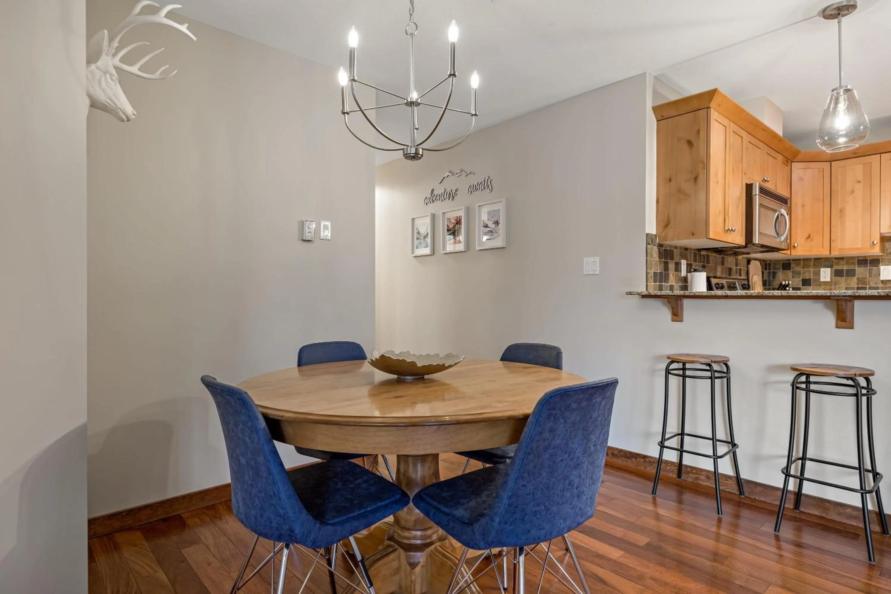 RidgeView Loft - Top Floor 2 Bed 2 Bath, Amazing Views