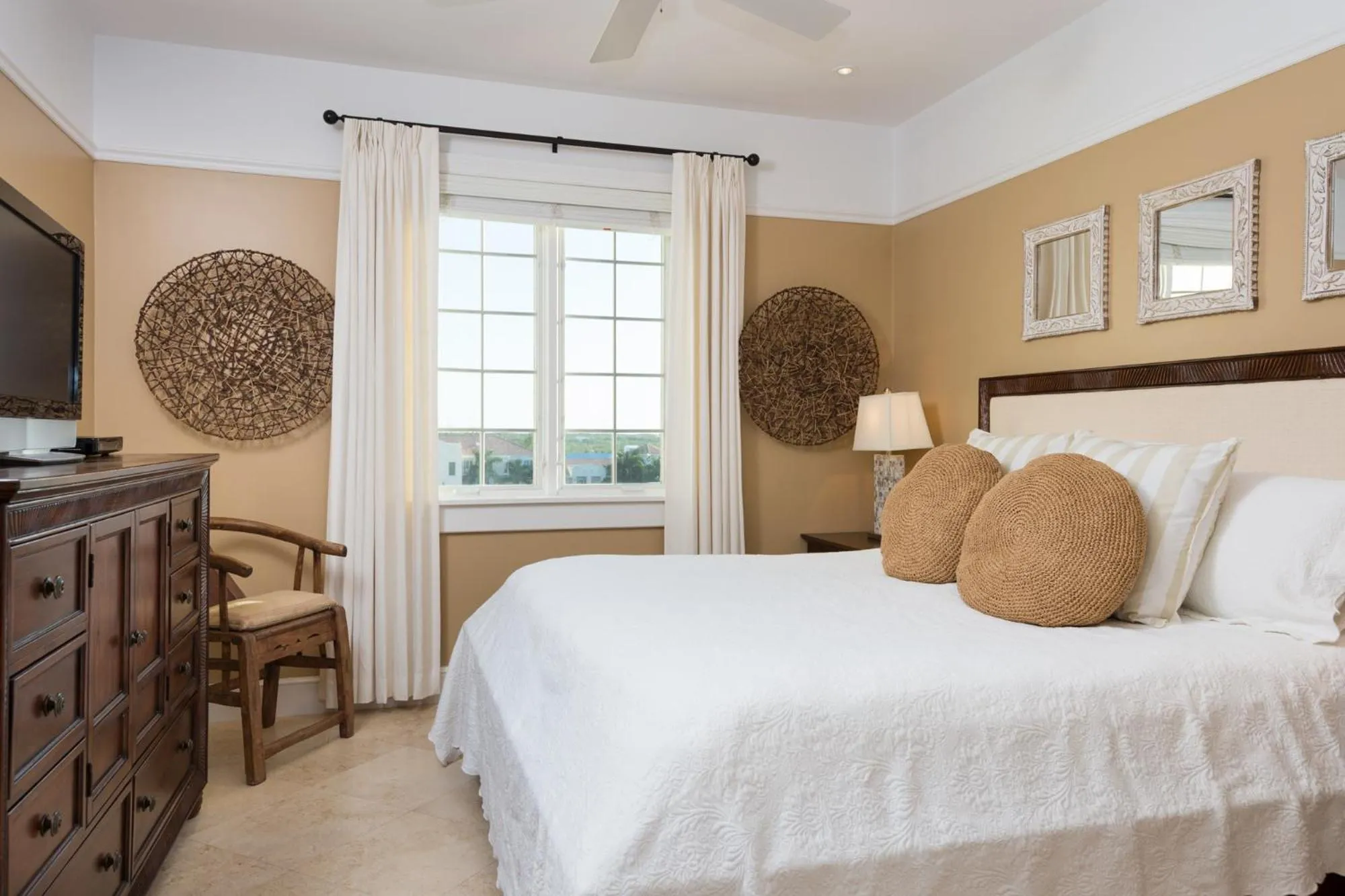 Bedroom, Bed in The Regent Grand