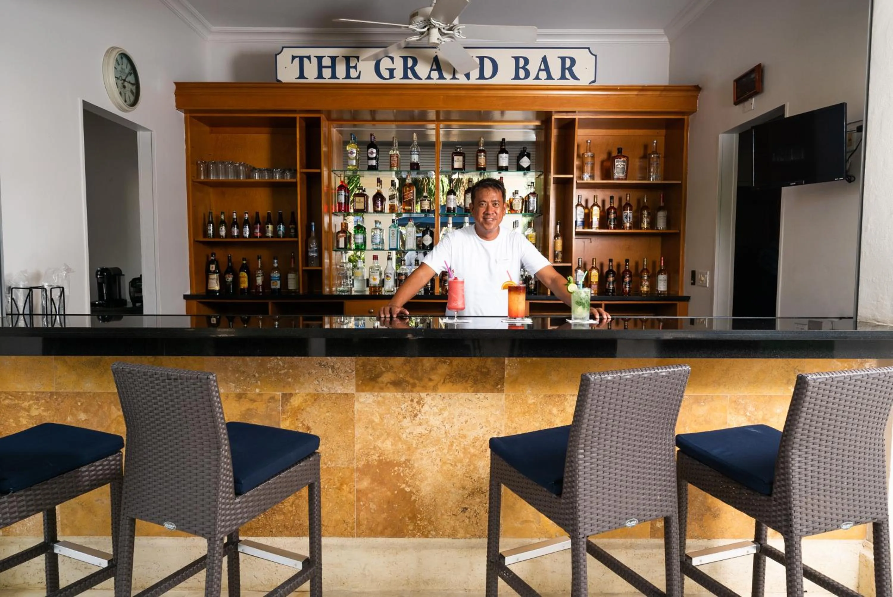 Lounge or bar in The Regent Grand