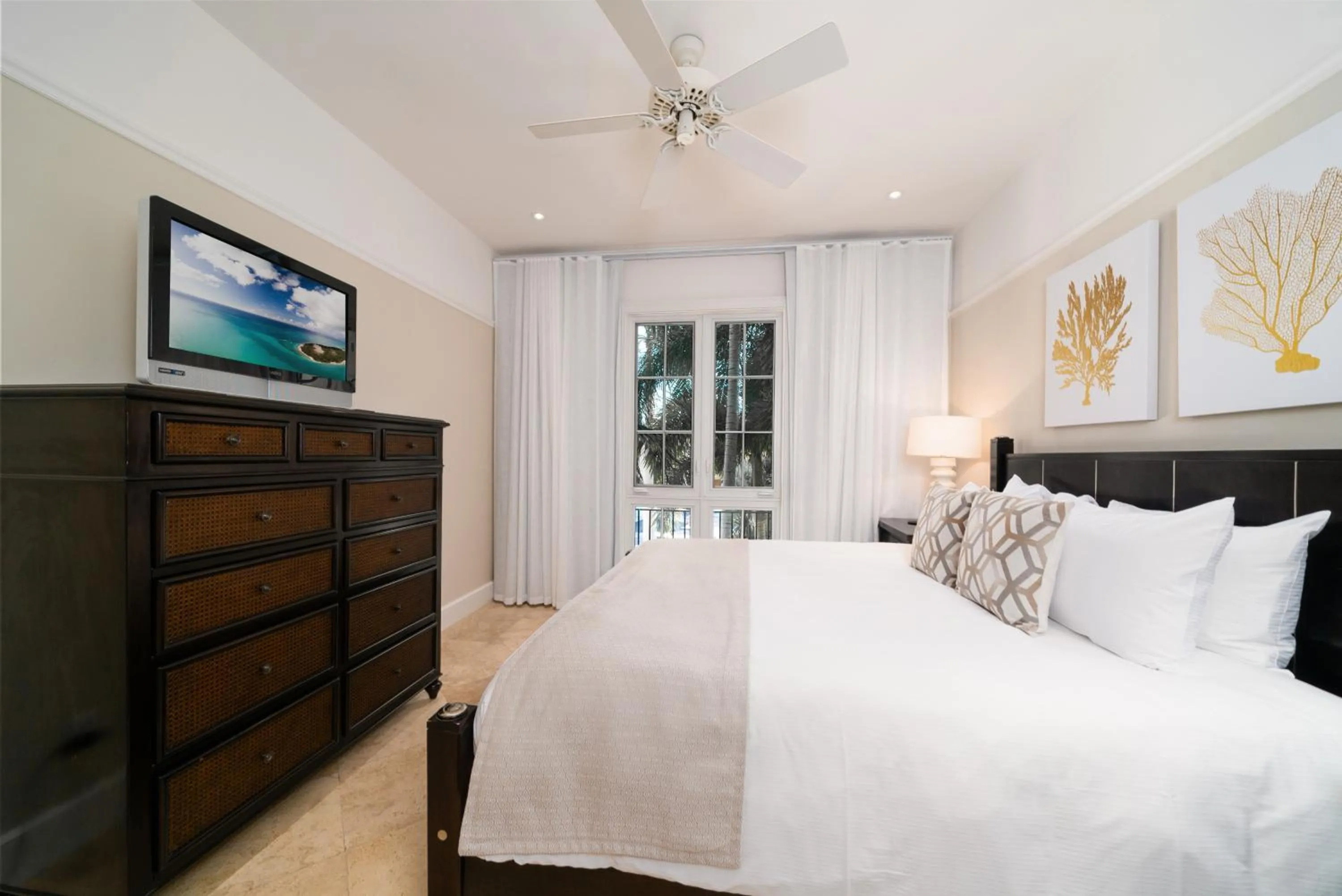 Bedroom, Bed in The Regent Grand