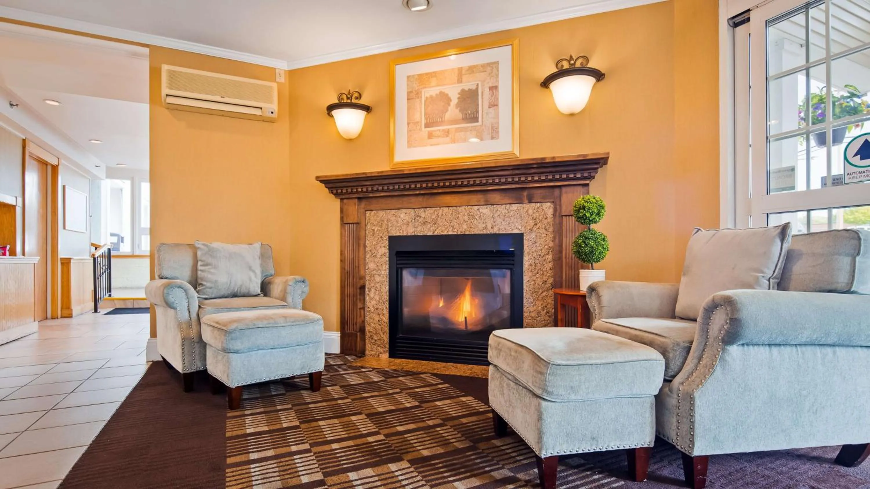 Lobby or reception, Seating Area in Best Western Merrimack Valley