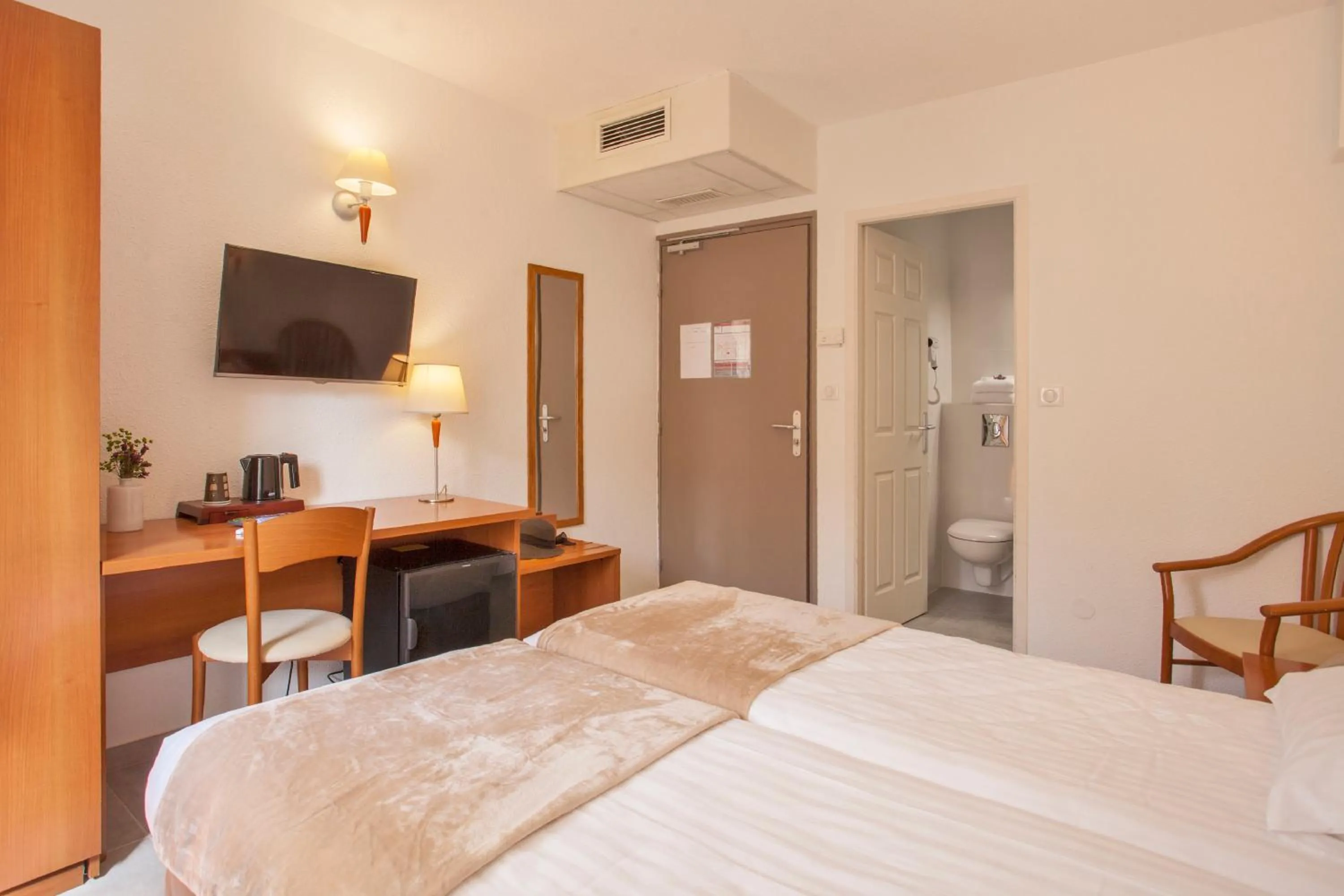 Bedroom, Bed in Le Neptune & Spa