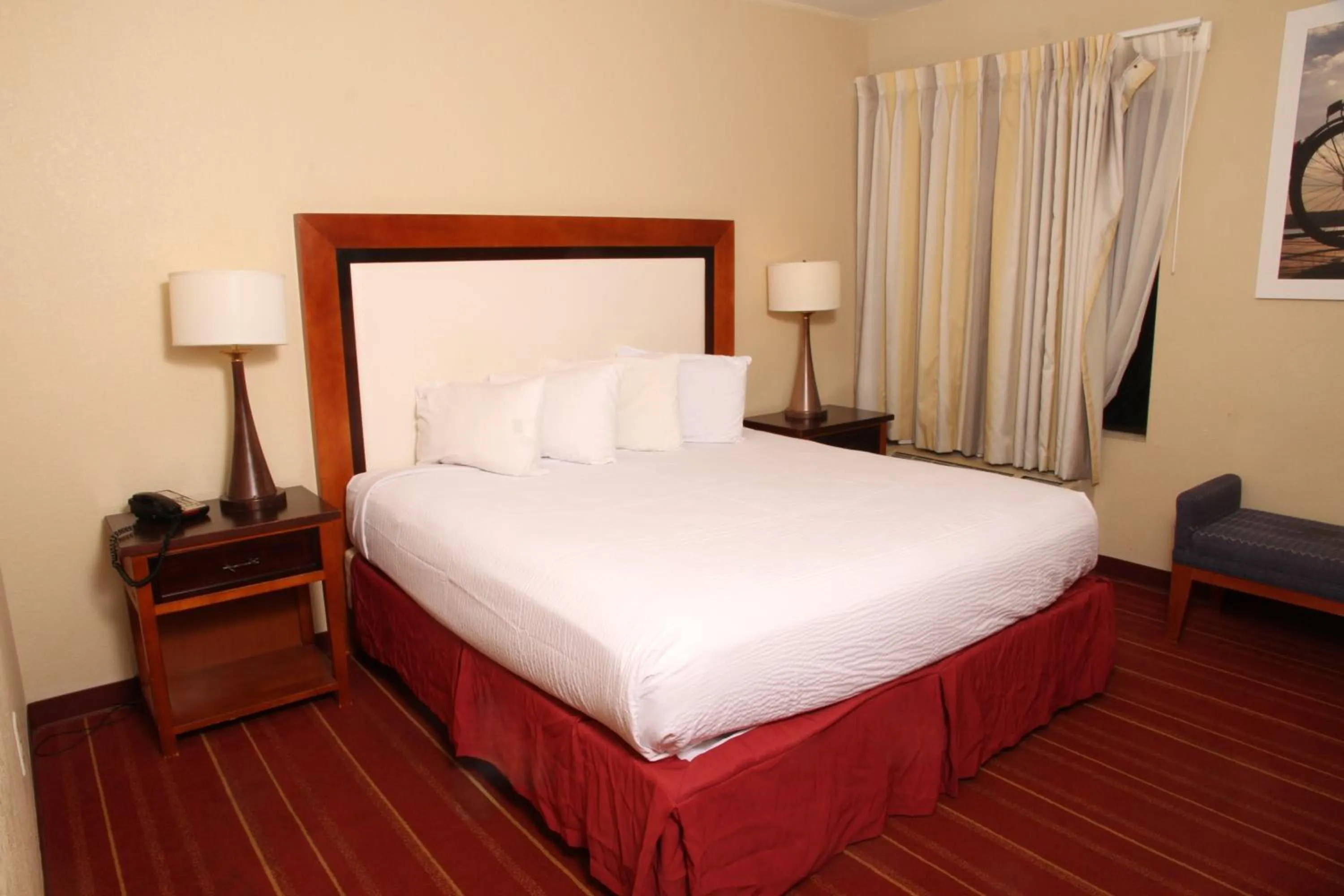 View (from property/room), Bed in Days Inn by Wyndham Semmes Mobile