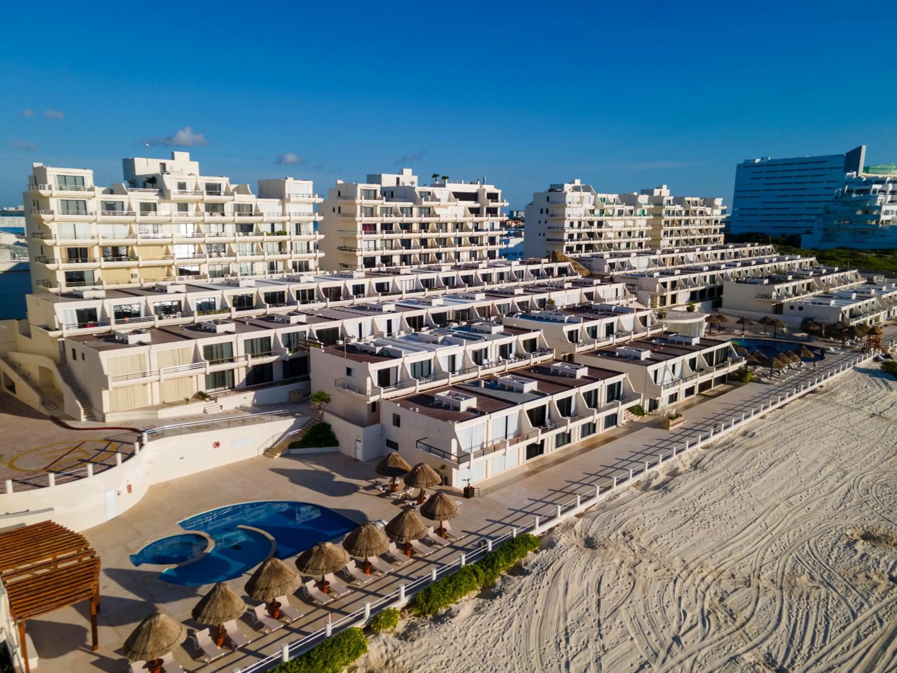 Property building in HotelZone L20 Beach Access