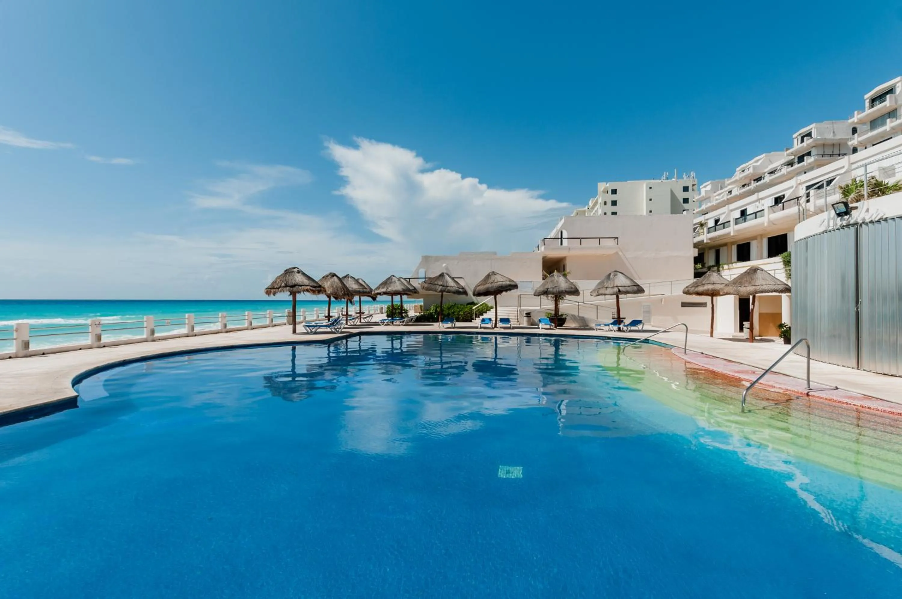 Swimming pool in HotelZone L20 Beach Access