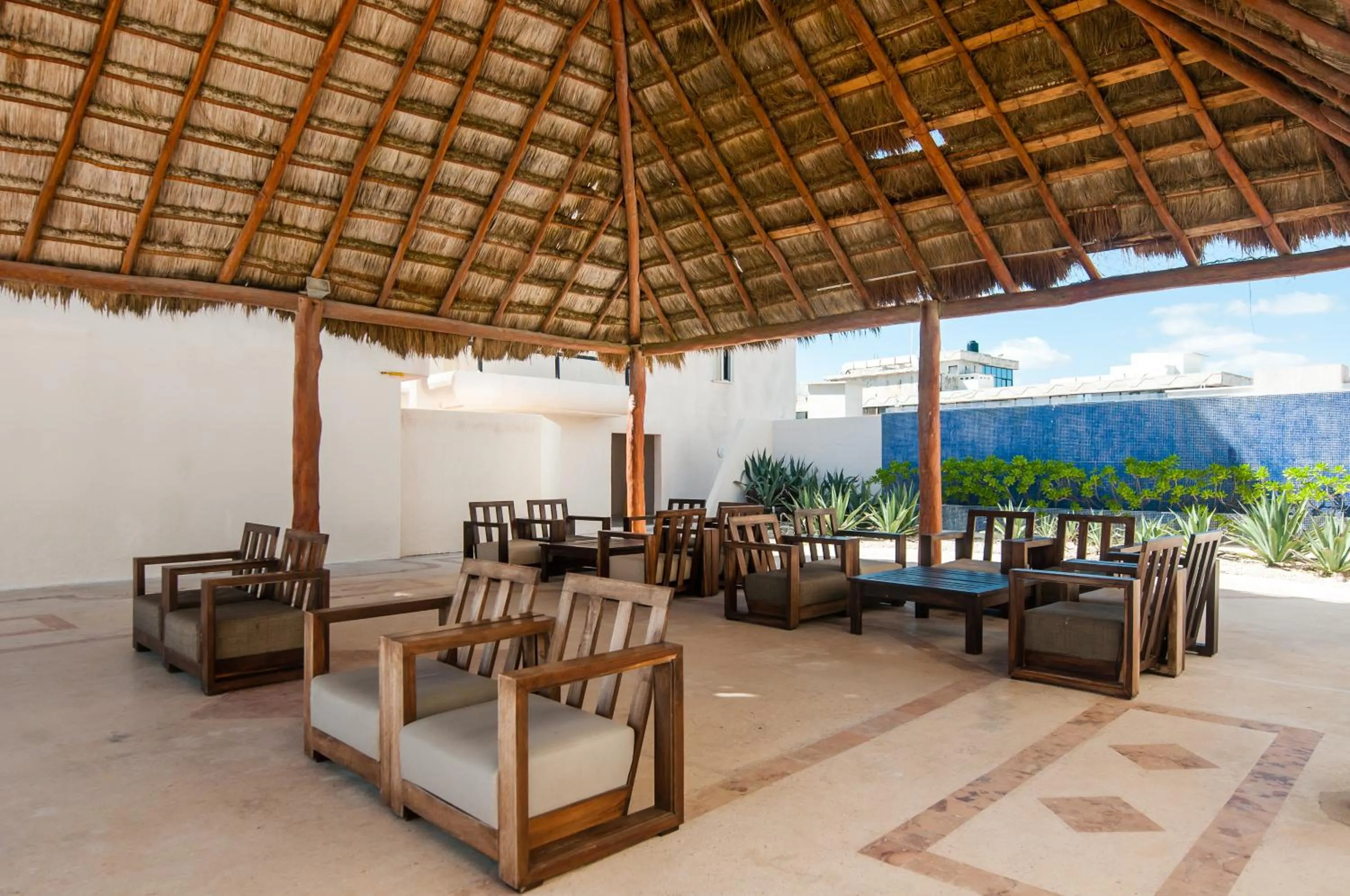 Restaurant/places to eat in HotelZone L20 Beach Access