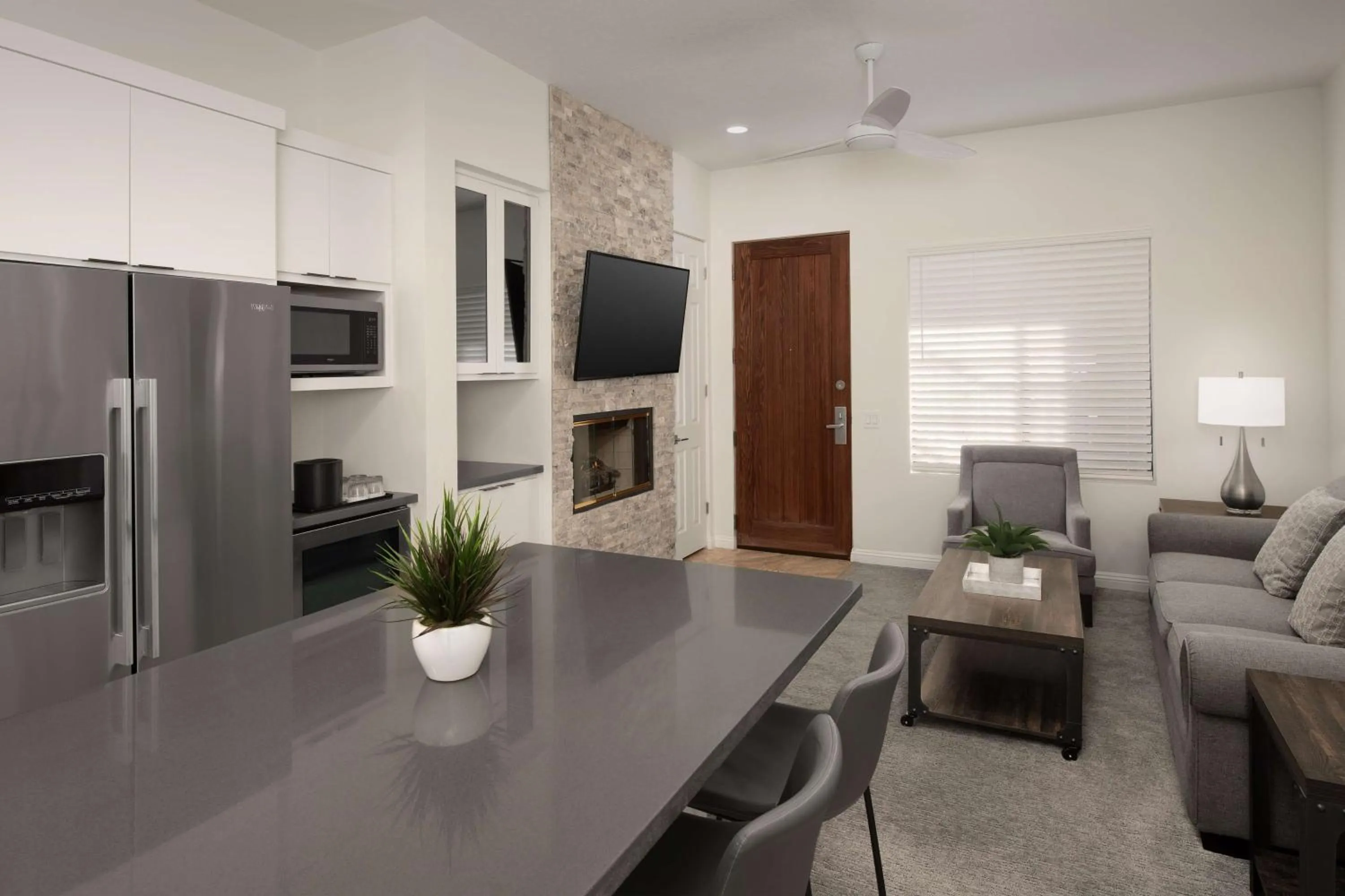 Living room in Embassy Suites La Quinta Hotel & Spa