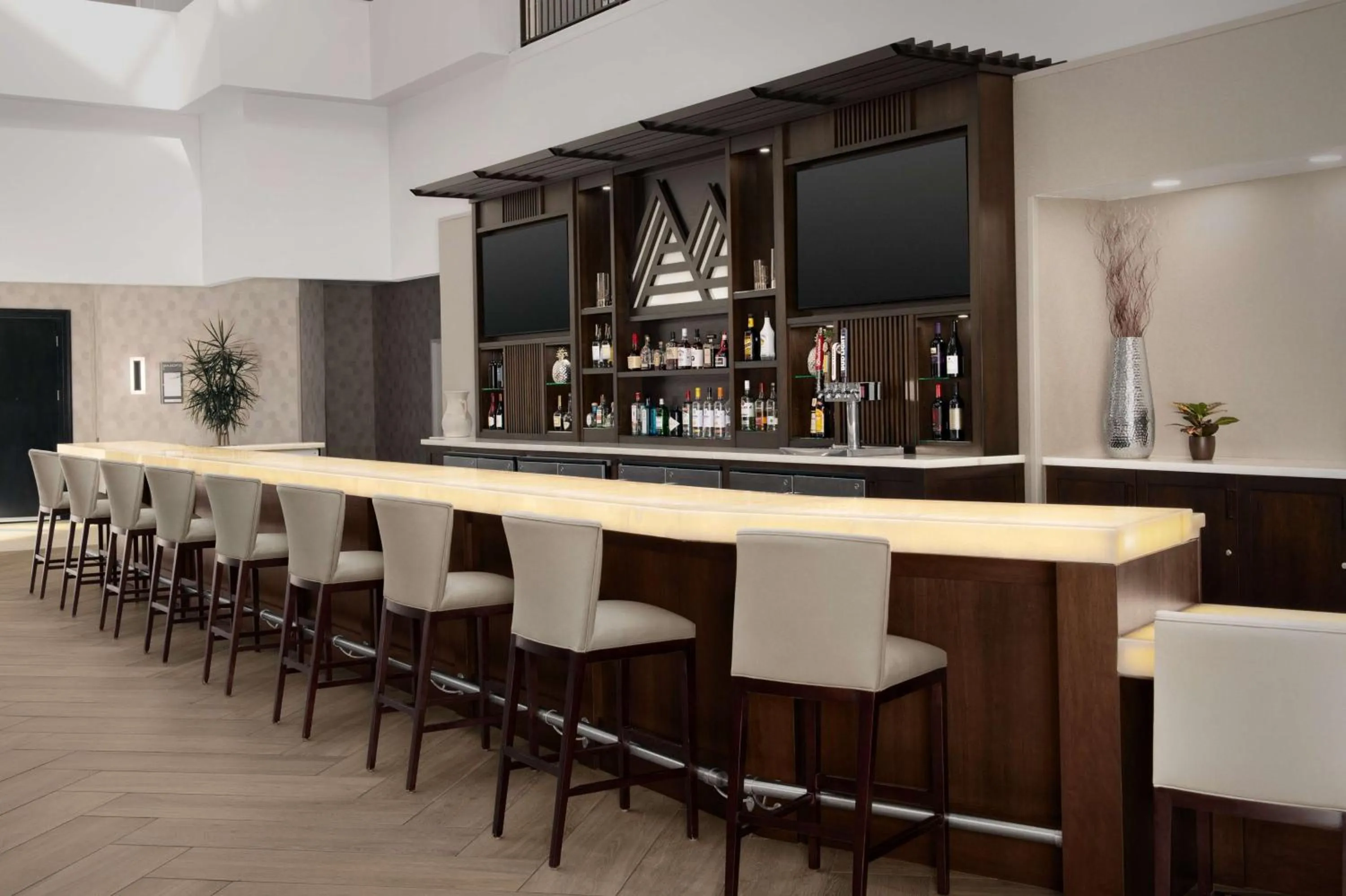 Lounge or bar in Embassy Suites La Quinta Hotel & Spa