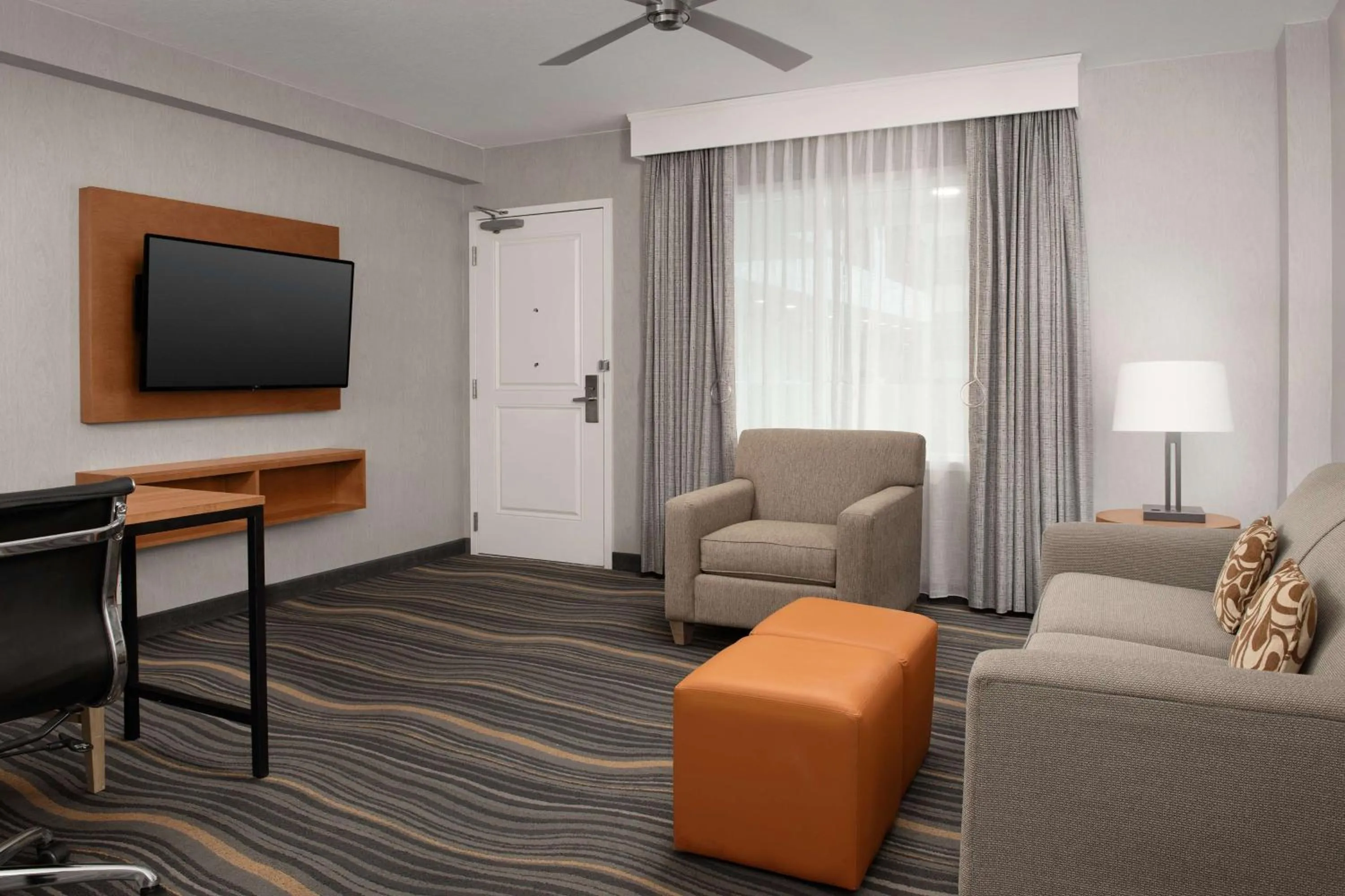 Living room in Embassy Suites La Quinta Hotel & Spa