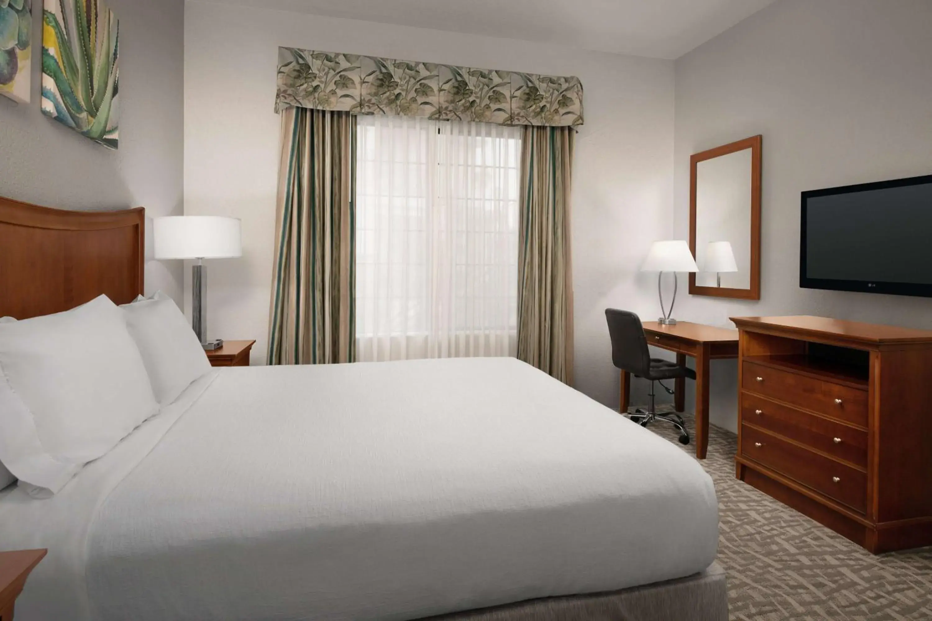 King Suite with Accessible Tub - Mobility and Hearing Access/Non-Smoking in Embassy Suites La Quinta Hotel & Spa King Suite with Accessible Tub - Mobility and Hearing Access/Non-Smoking in Embassy Suites La Quinta Hotel & Spa