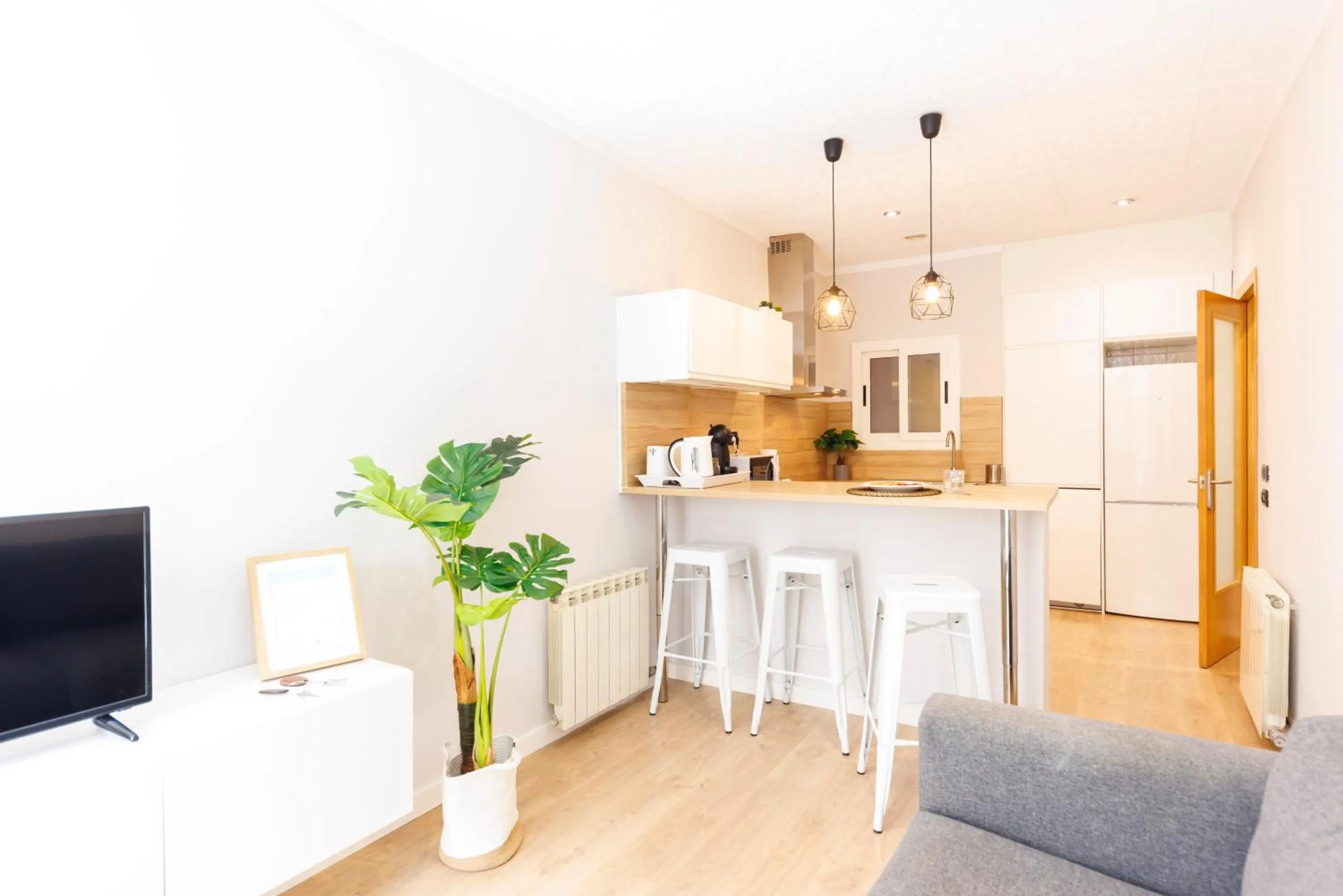 kitchen in Bravissimo Apartaments Mora 4