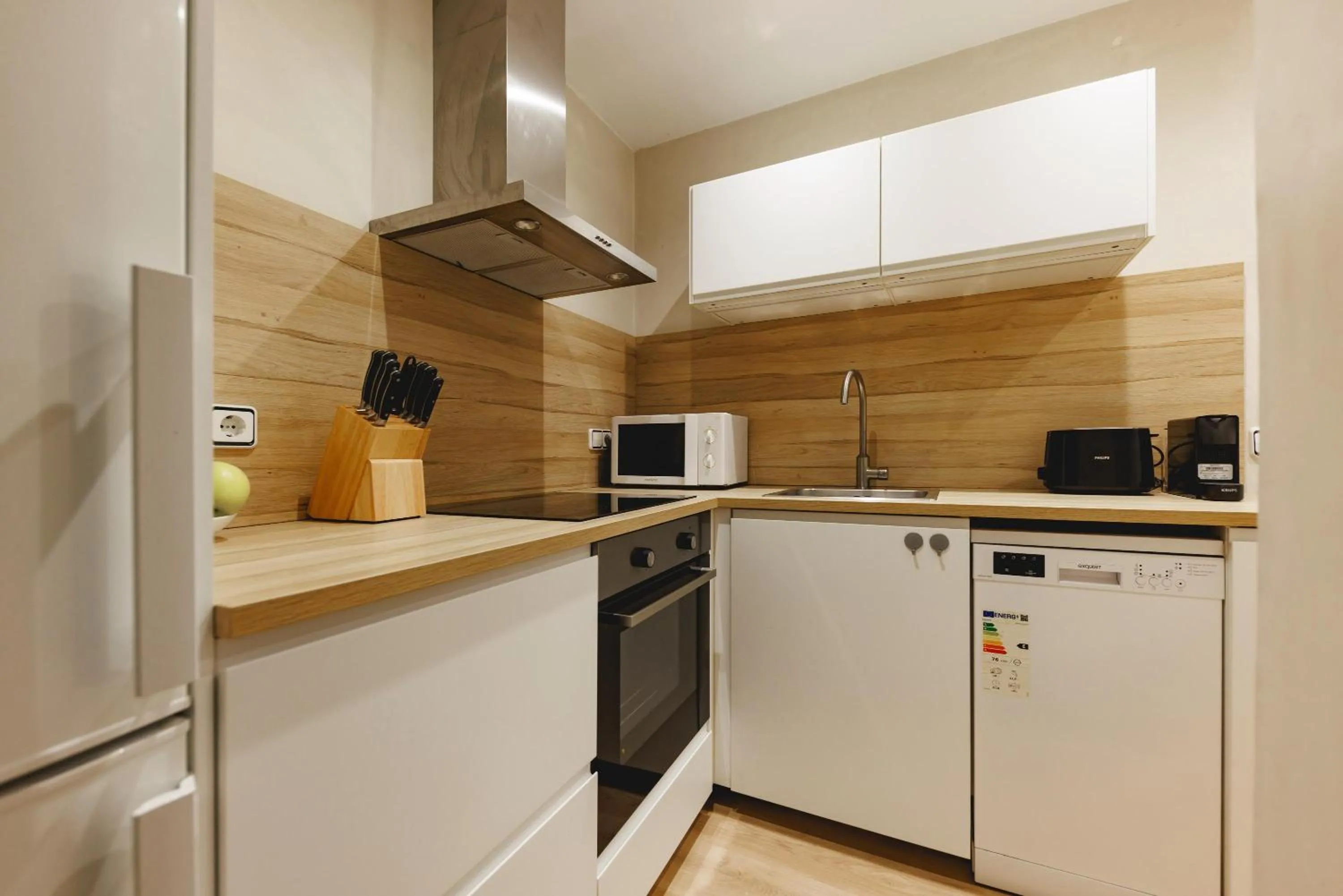 Kitchen or kitchenette in Bravissimo Apartaments Mora 4