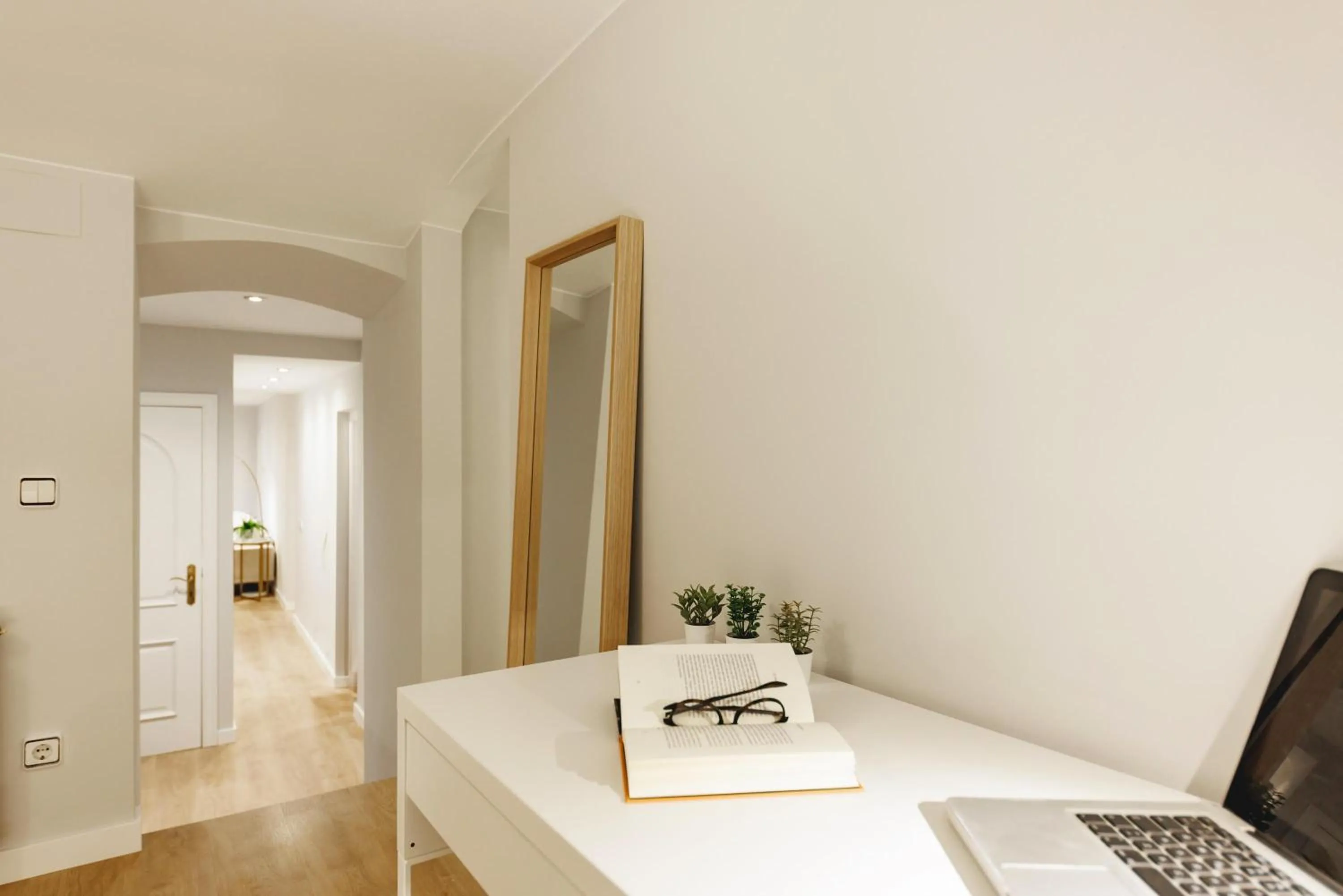 Business facilities in Bravissimo Apartaments Mora 4