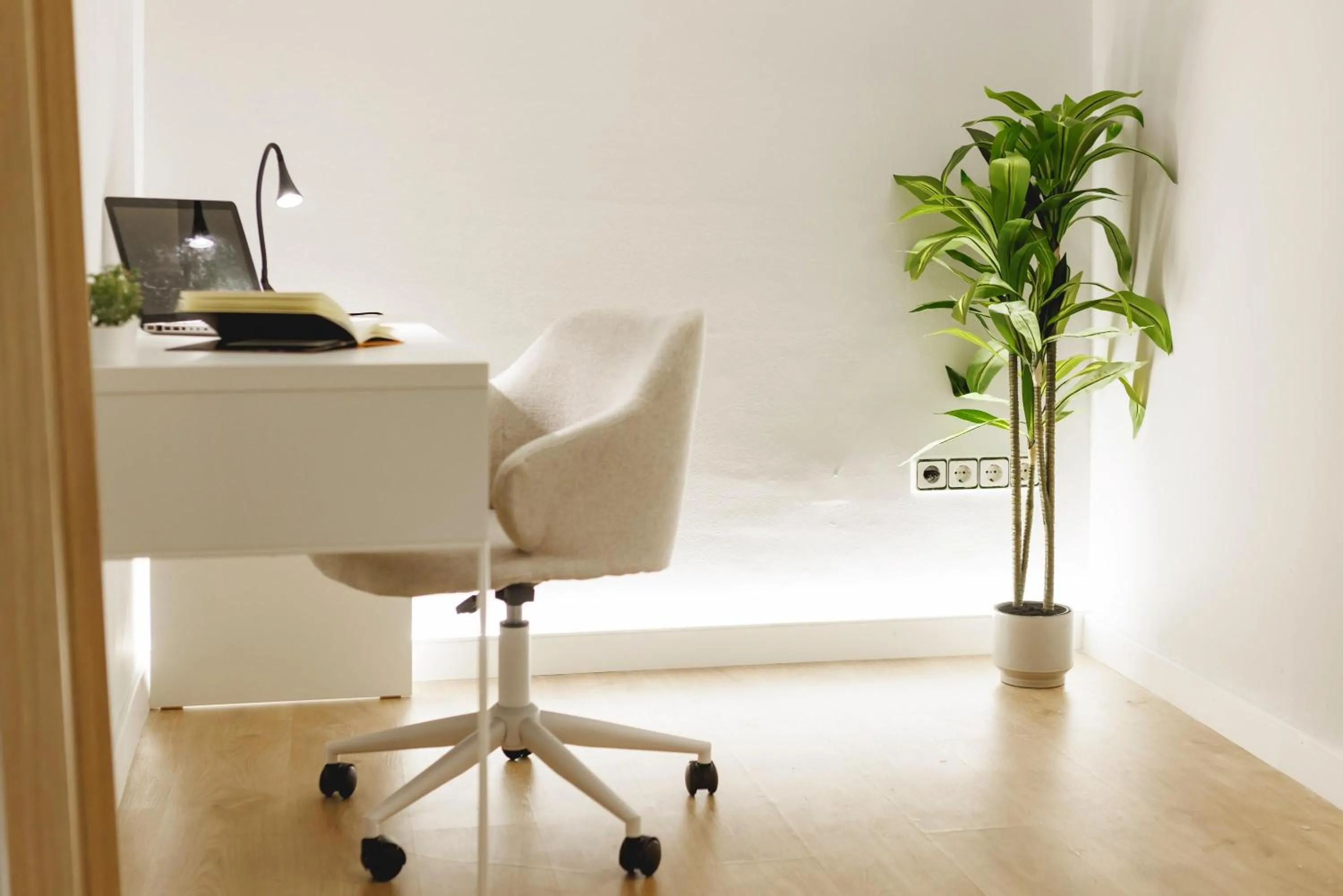 Business facilities in Bravissimo Apartaments Mora 4