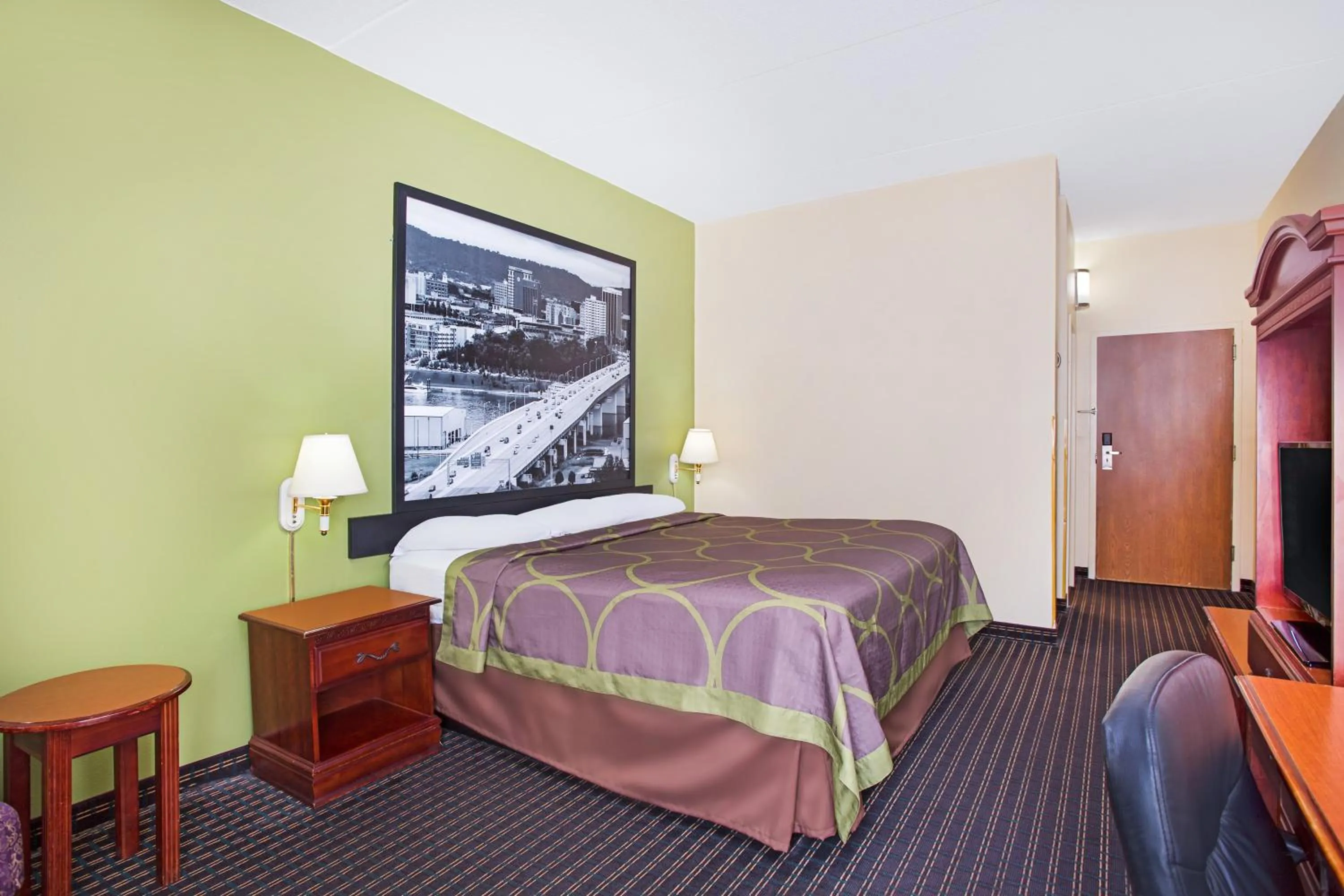 Photo of the whole room, Bed in Rodeway Inn Chattanooga Hamilton Place