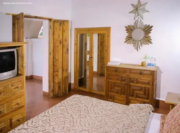 Standard King Room in Posada de la Mision, Hotel Museo y Jardin Standard King Room in Posada de la Mision, Hotel Museo y Jardin