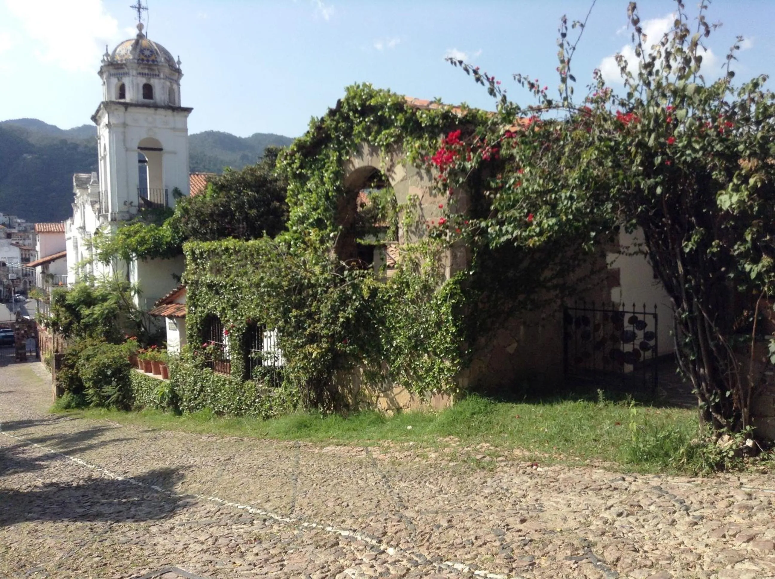 Posada de la Mision, Hotel Museo y Jardin