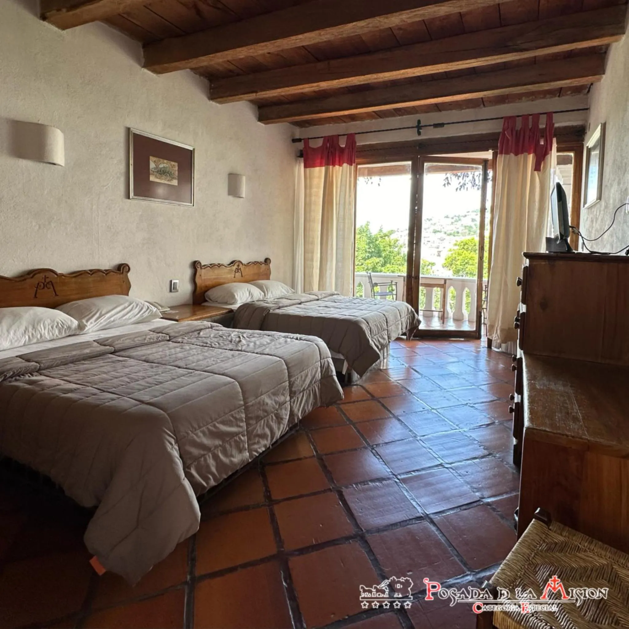 Bed in Posada de la Mision, Hotel Museo y Jardin