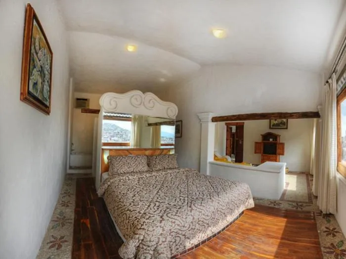 Bed in Posada de la Mision, Hotel Museo y Jardin