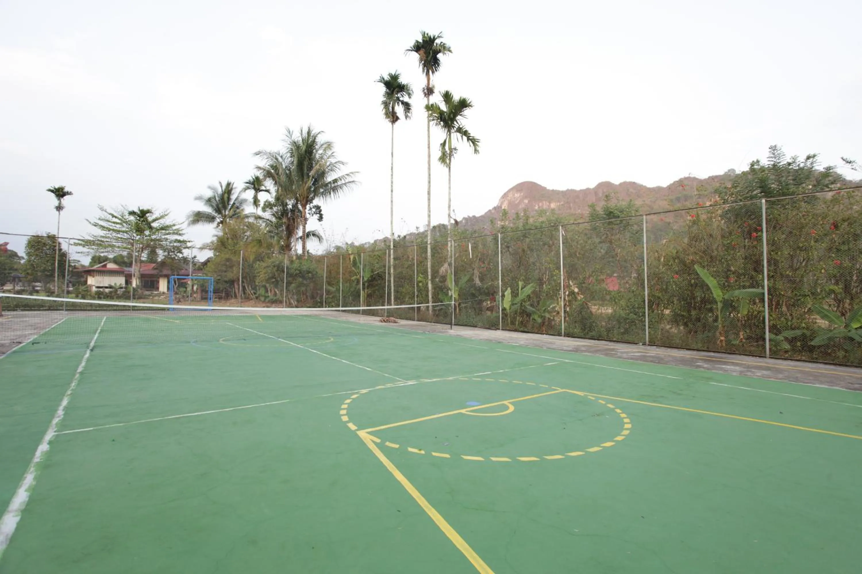 Tennis court in Toraja Misiliana Hotel