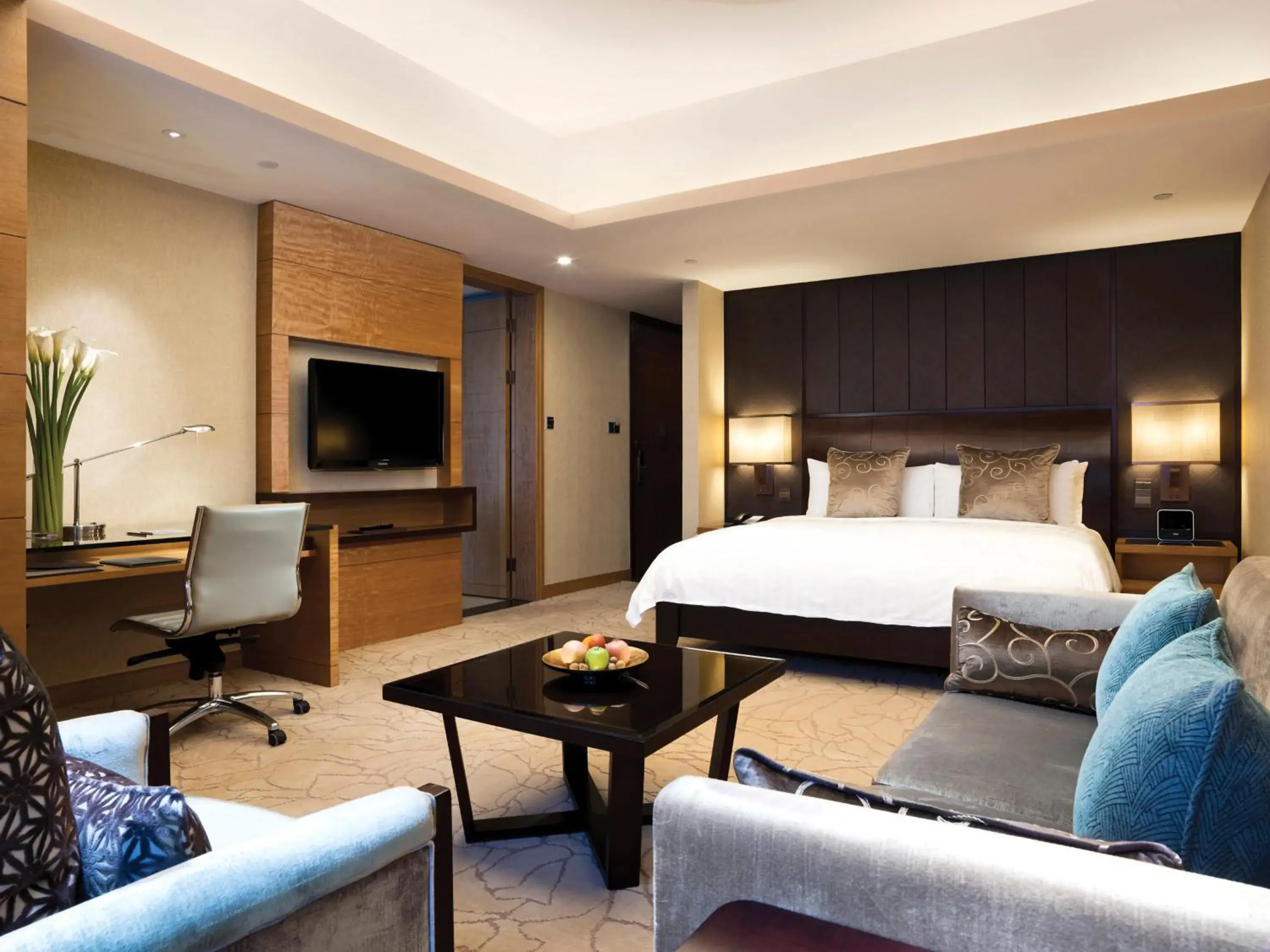 Club Premier King Room - single occupancy in Kerry Hotel Pudong, Shanghai - Indoor Connecting to Shanghai New International Expo Centre Club Premier King Room - single occupancy in Kerry Hotel Pudong, Shanghai - Indoor Connecting to Shanghai New International Expo Centre