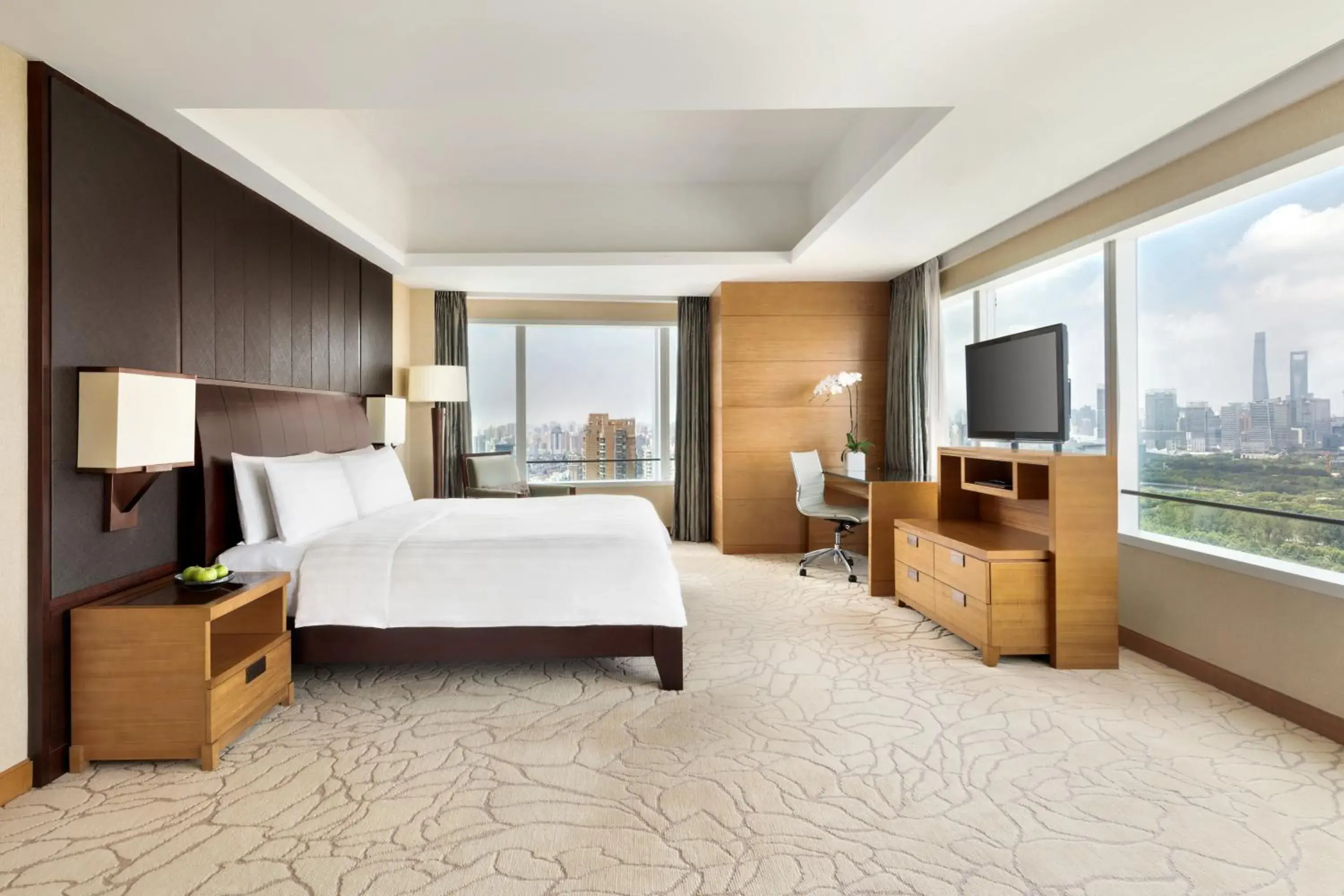 Club Premier King Room with Park View - single occupancy in Kerry Hotel Pudong, Shanghai - Indoor Connecting to Shanghai New International Expo Centre Club Premier King Room with Park View - single occupancy in Kerry Hotel Pudong, Shanghai - Indoor Connecting to Shanghai New International Expo Centre
