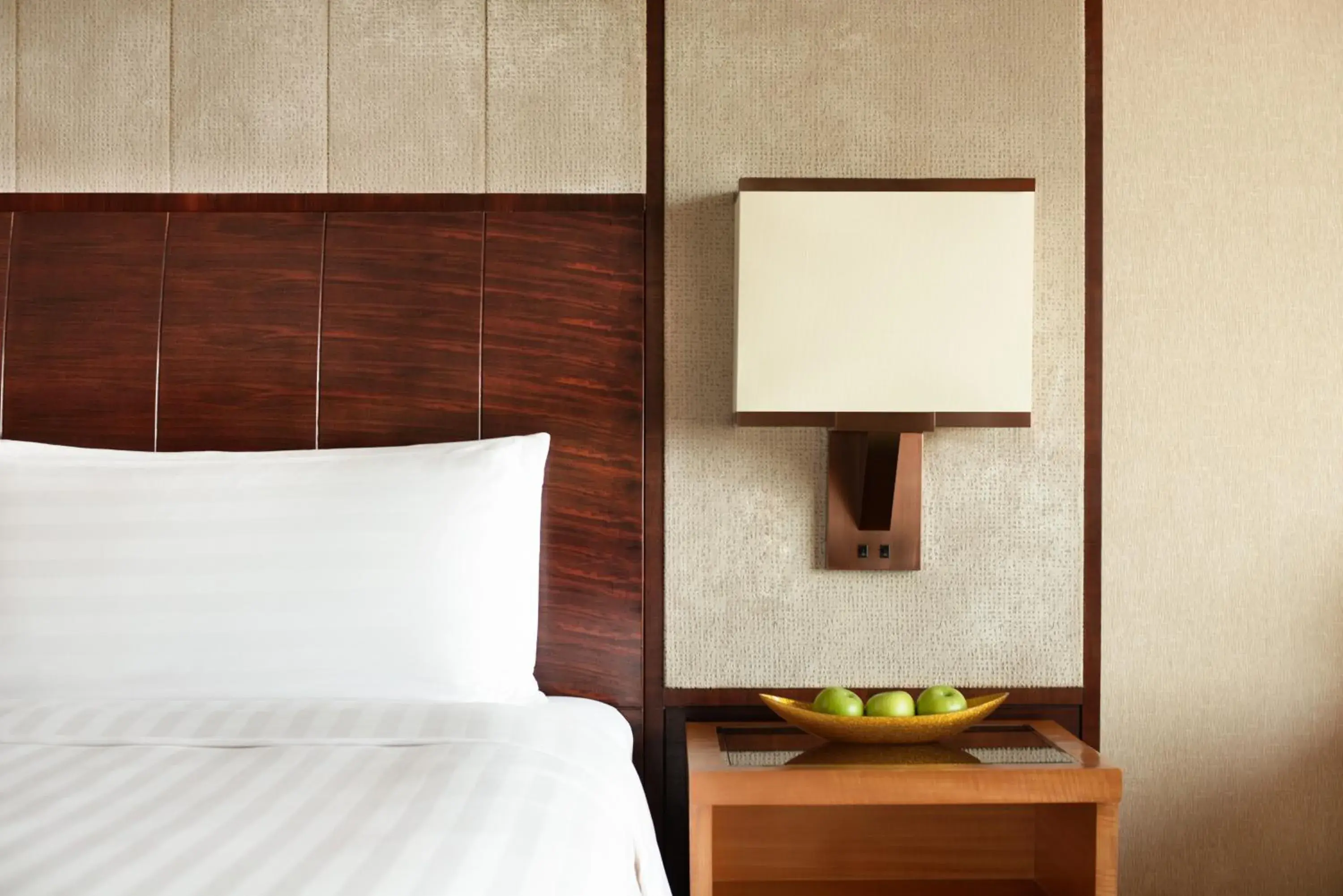 Deluxe Twin Room in Kerry Hotel Pudong, Shanghai Deluxe Twin Room in Kerry Hotel Pudong, Shanghai