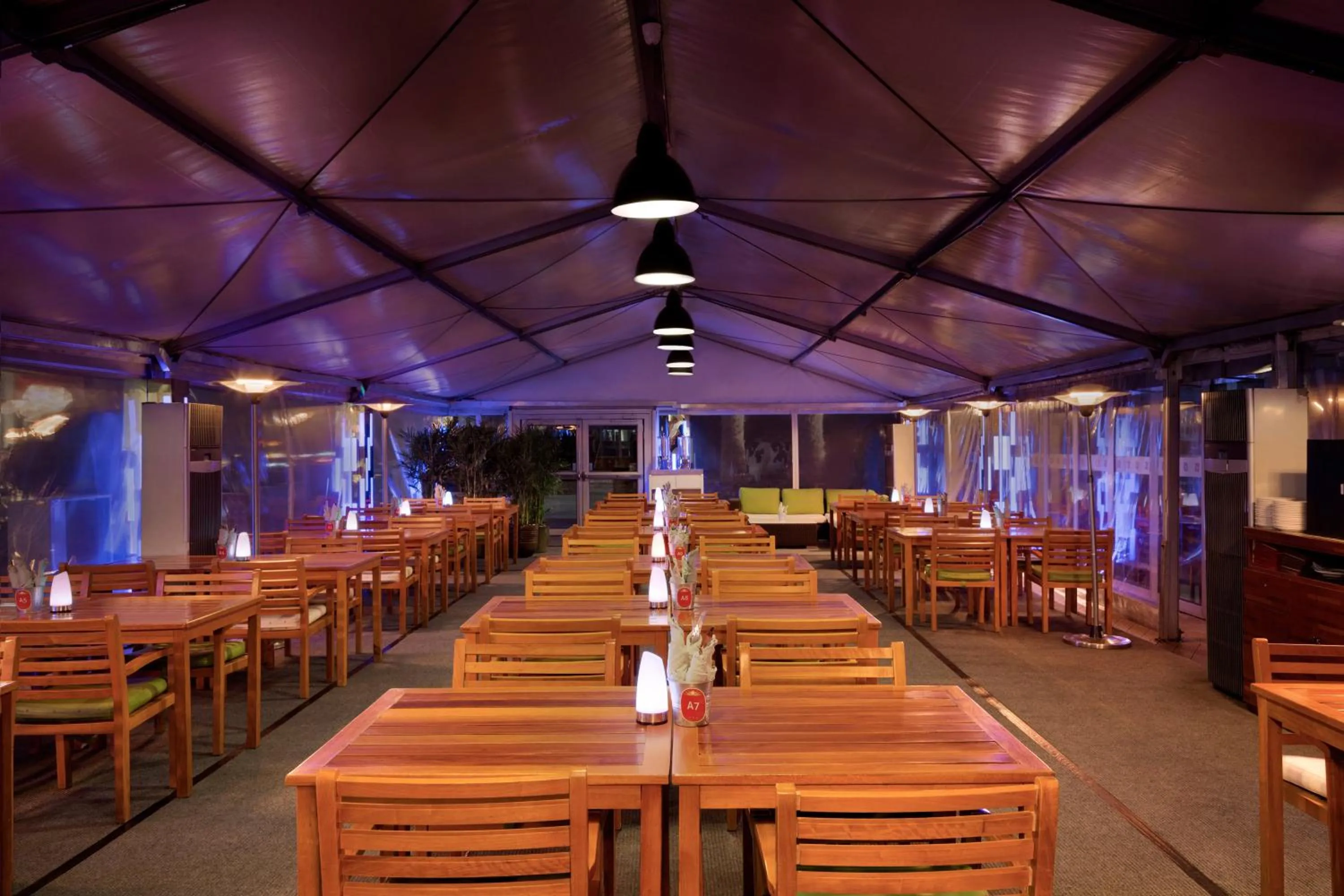 Swimming pool in Kerry Hotel Pudong, Shanghai