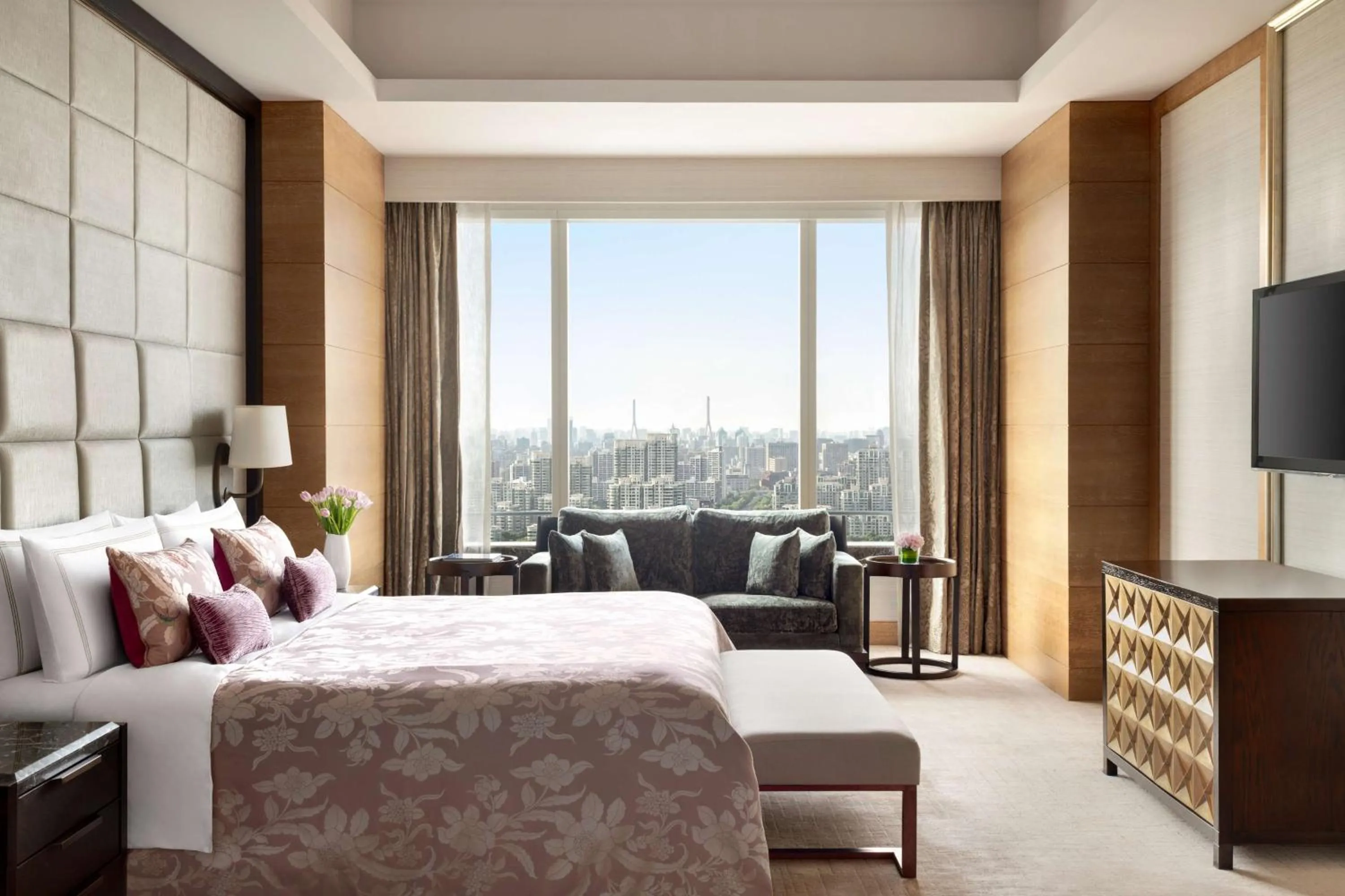 Photo of the whole room, Bed in Kerry Hotel Pudong, Shanghai