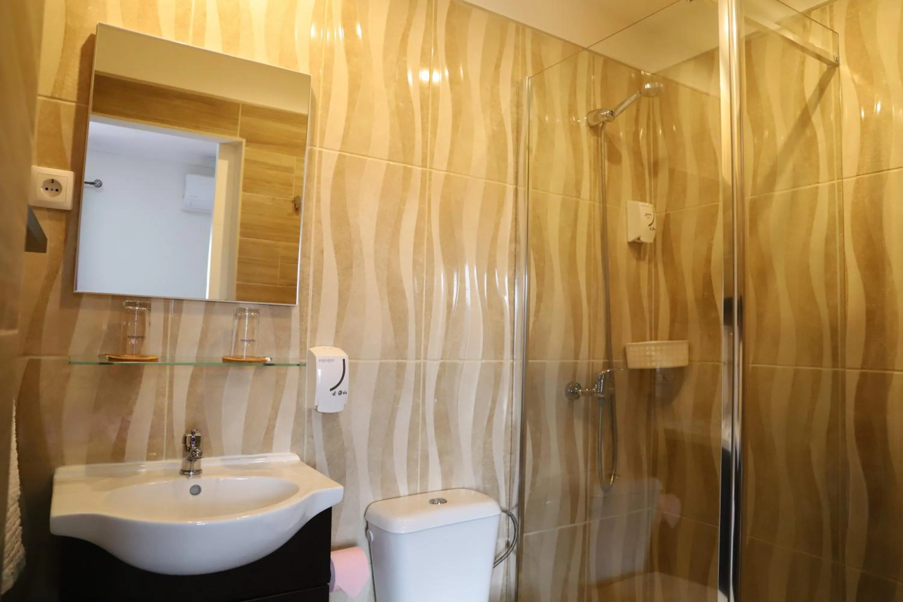 Shower in Casa Vale do Douro