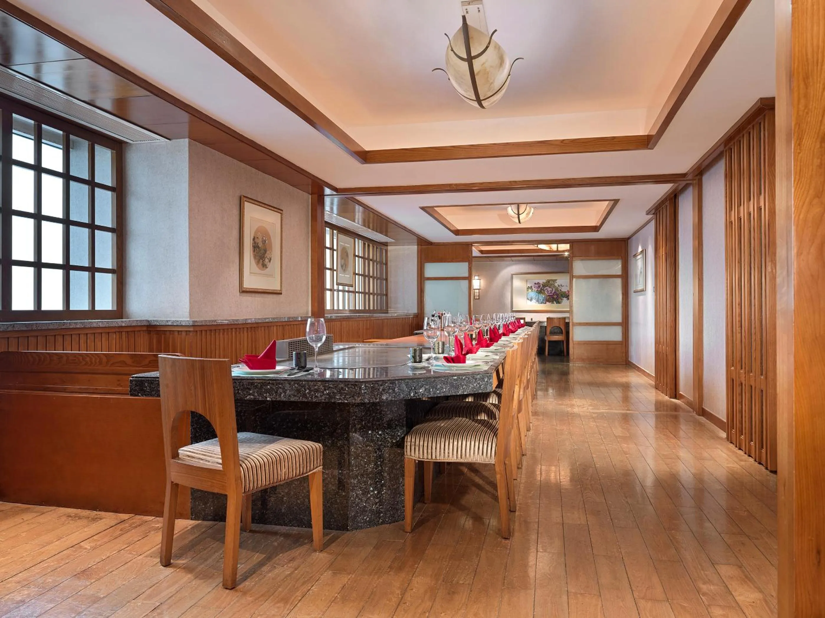 Restaurant/places to eat in Regal Palace Hotel