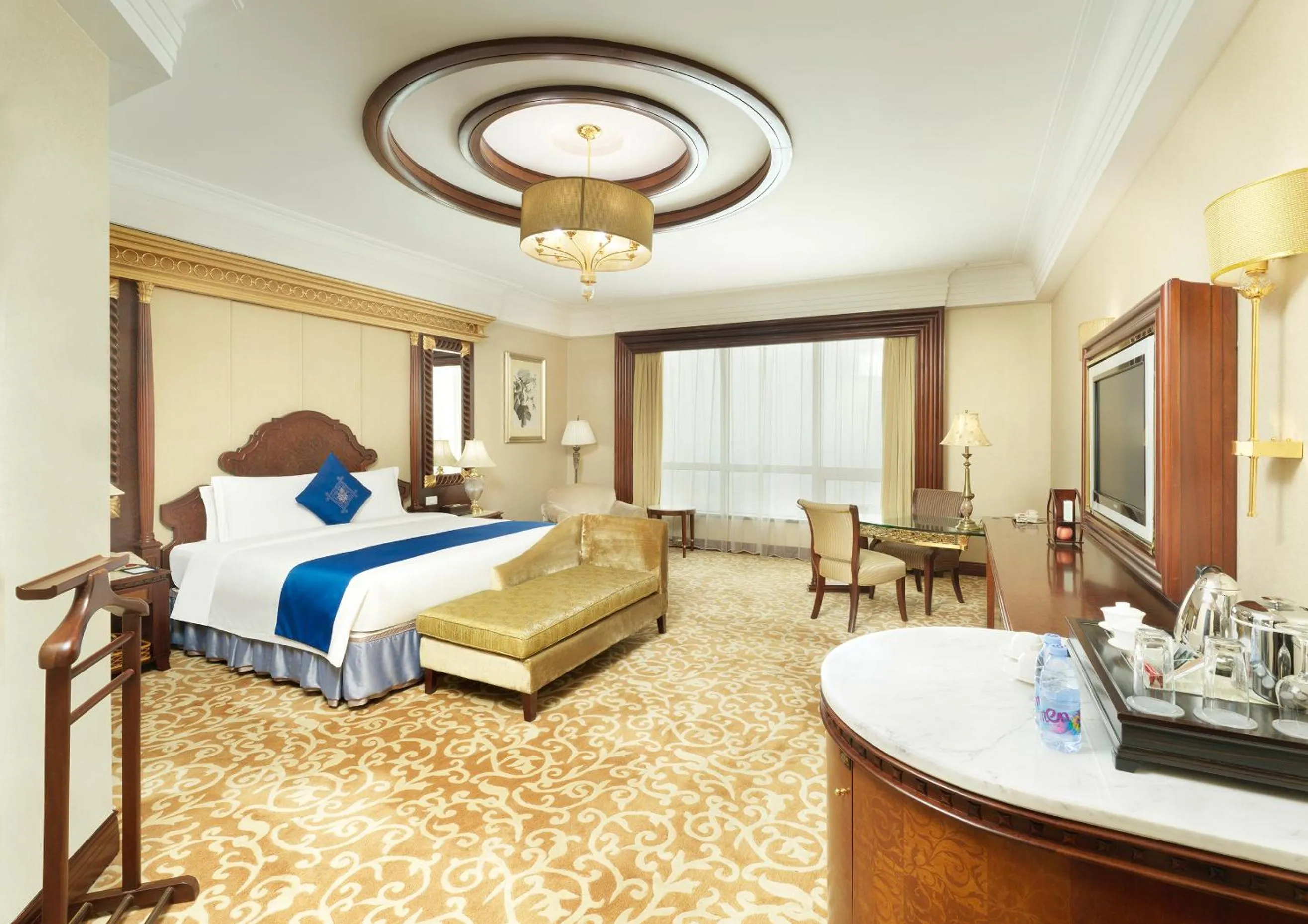 Bedroom, Bed in Regal Palace Hotel