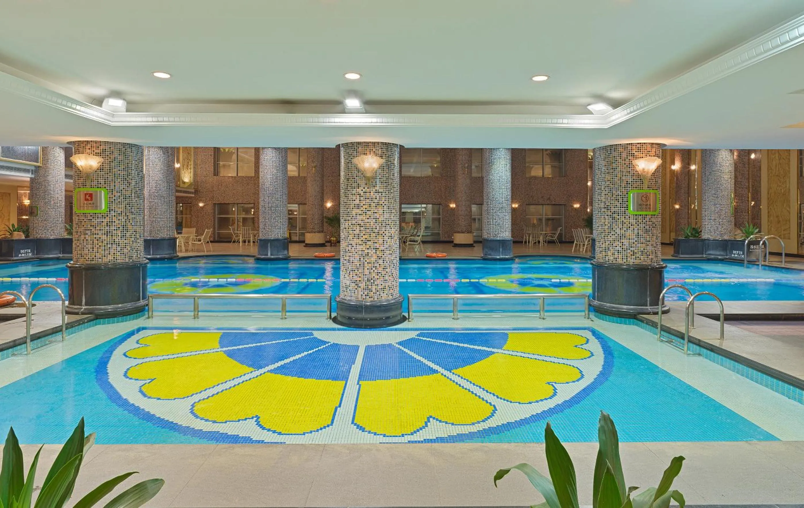 Swimming pool in Regal Palace Hotel