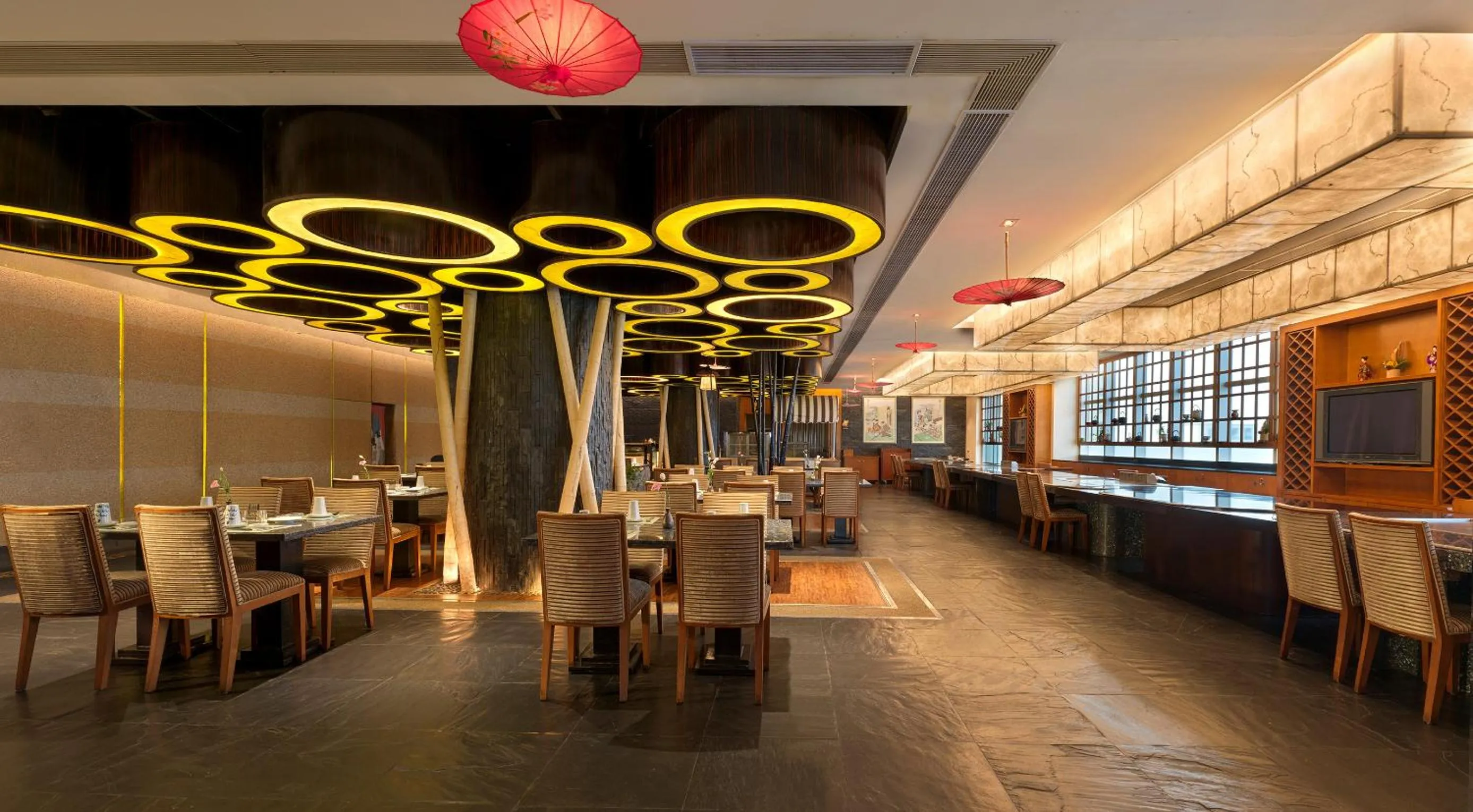 Restaurant/places to eat in Regal Palace Hotel