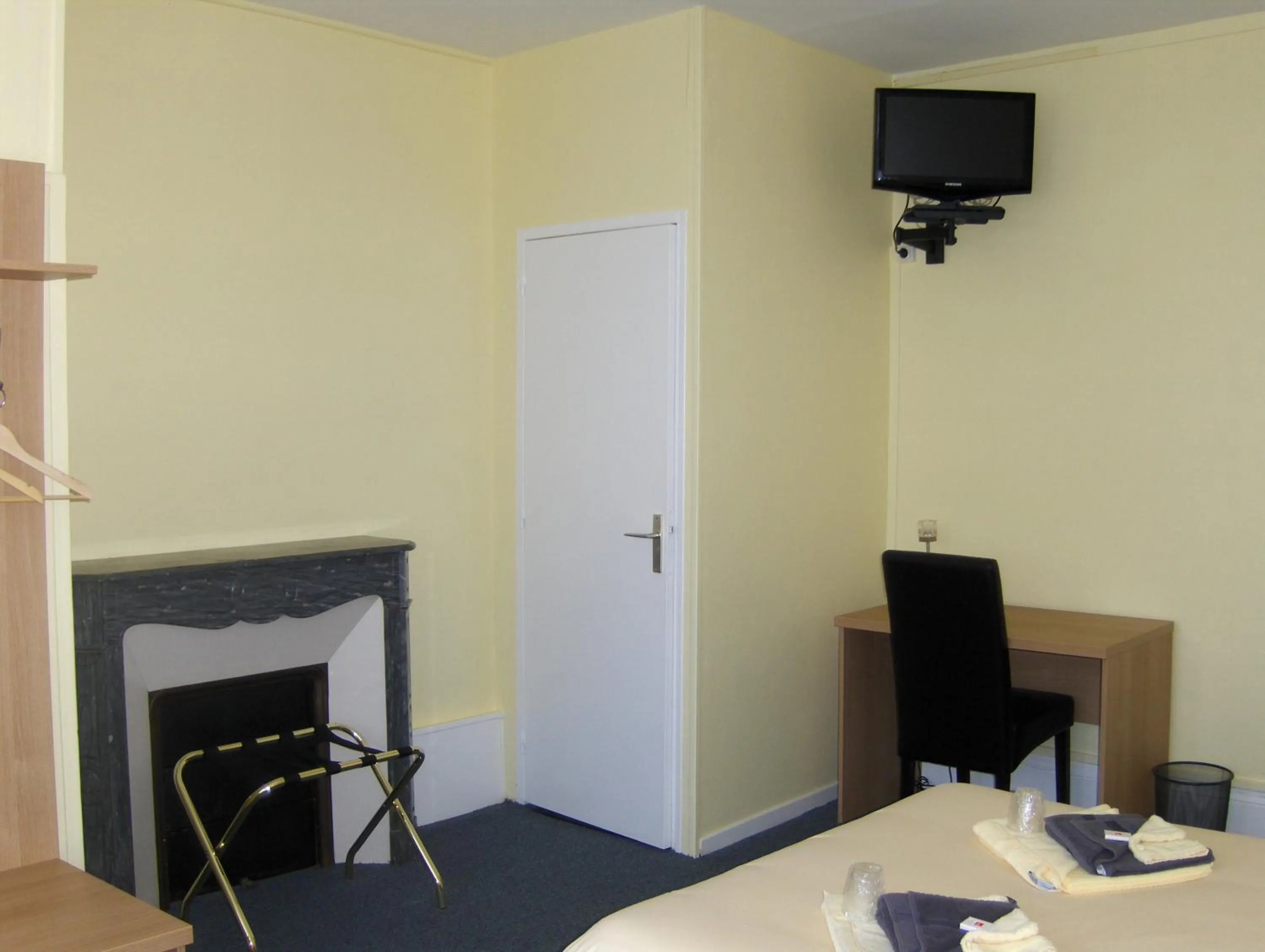 Photo of the whole room in La Tour de Crecy