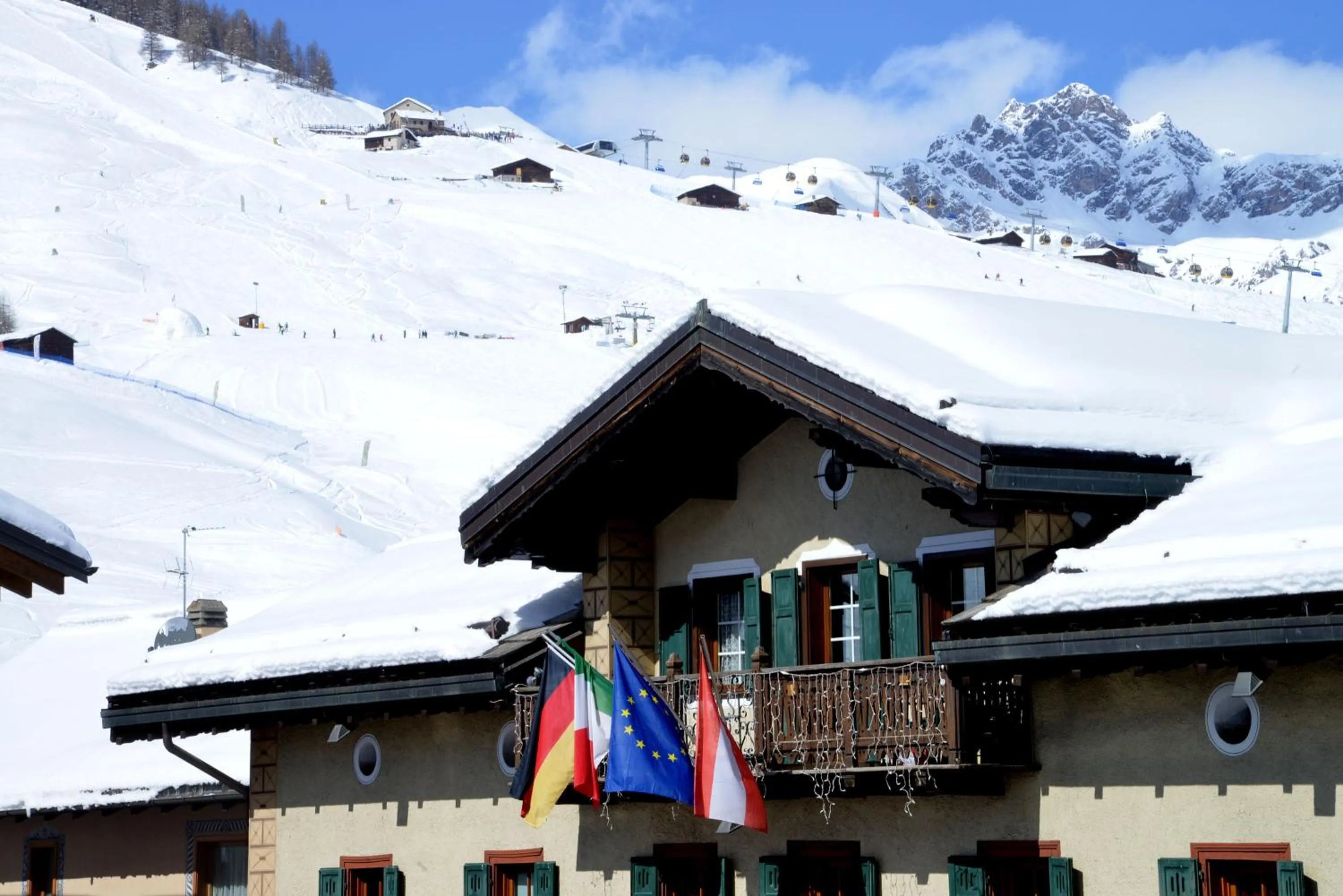 Facade/entrance in Hotel Alpina