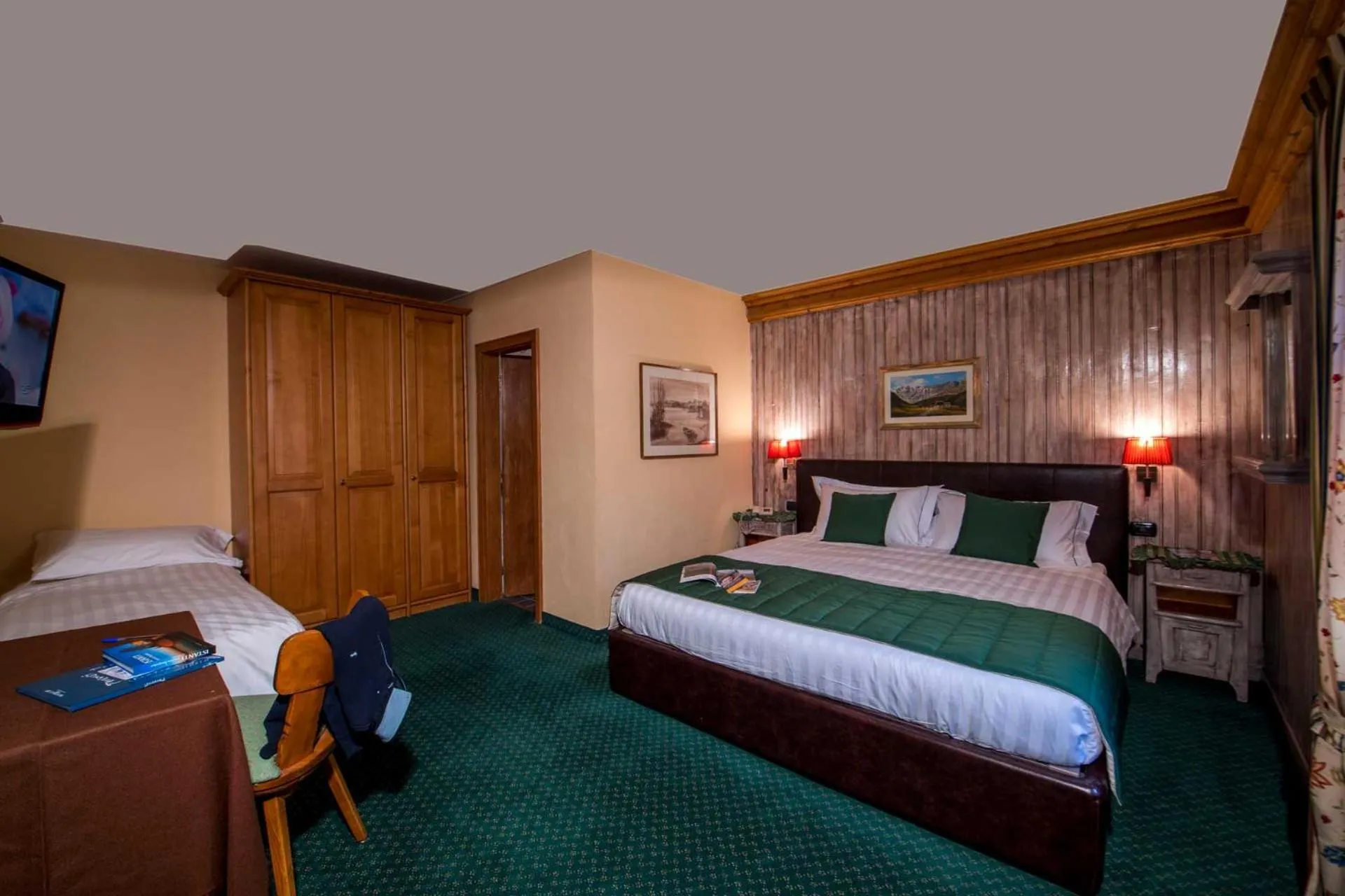 Bedroom, Bed in Hotel Alpina