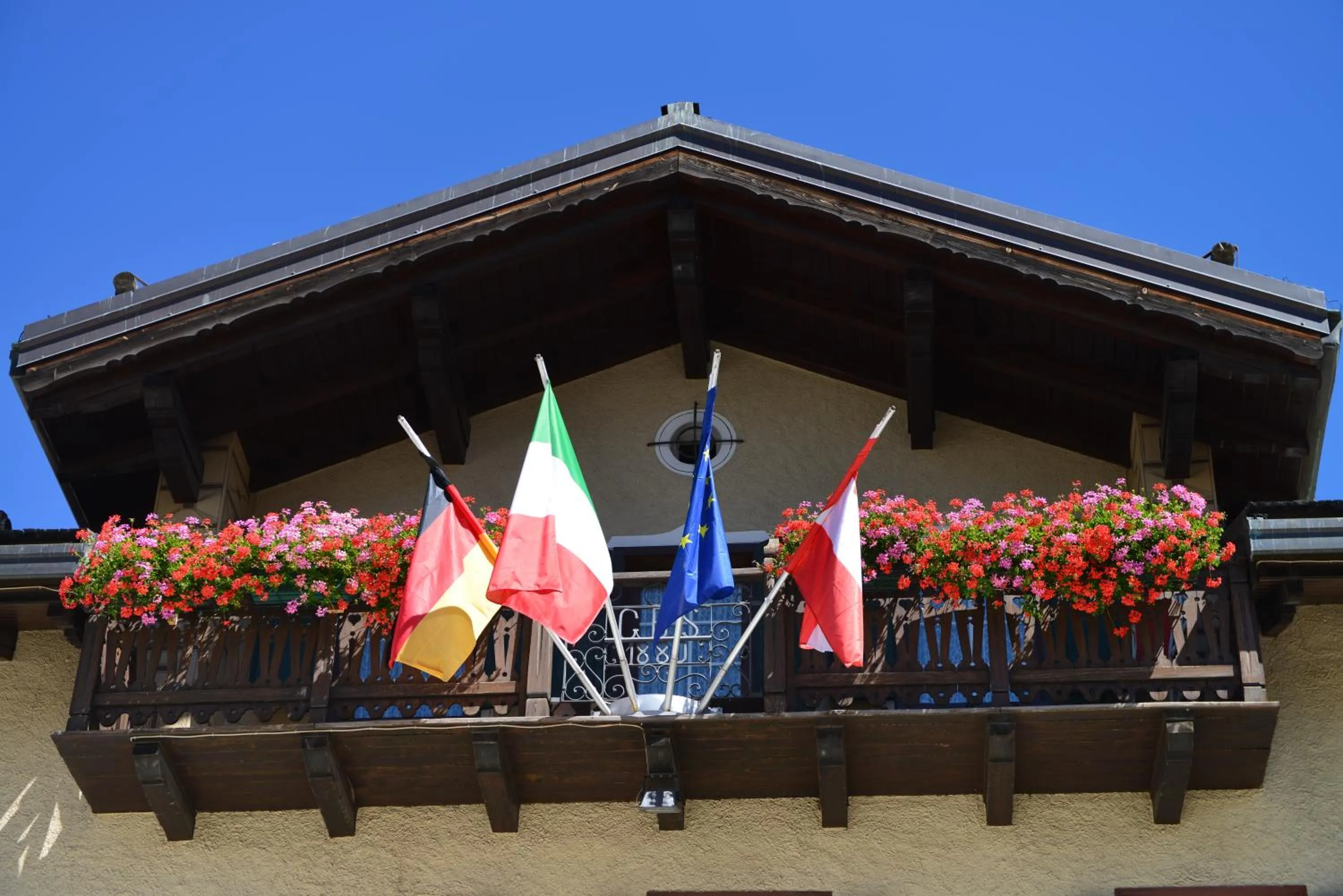 Facade/entrance in Hotel Alpina