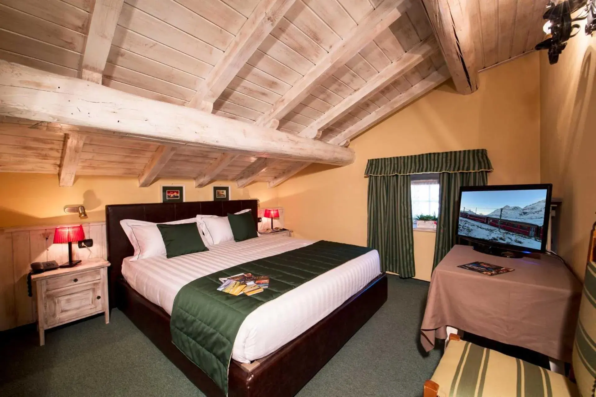 Economy Double Room in Hotel Alpina Economy Double Room in Hotel Alpina